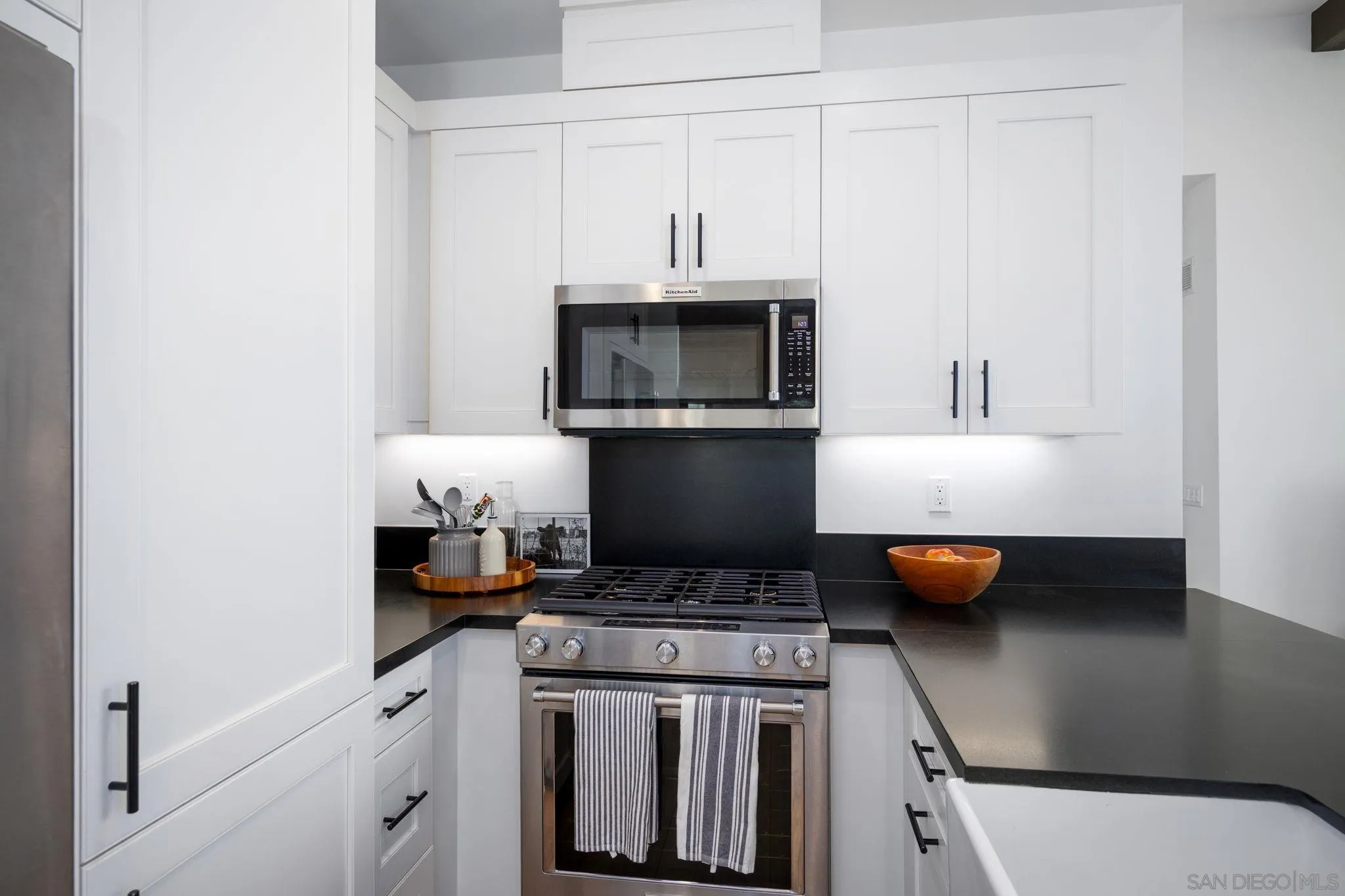 https://cdn.realtyfeed.com/cdn/127/260017121/6ceb306ca2234bbeec81667afa48a7ec.webp
