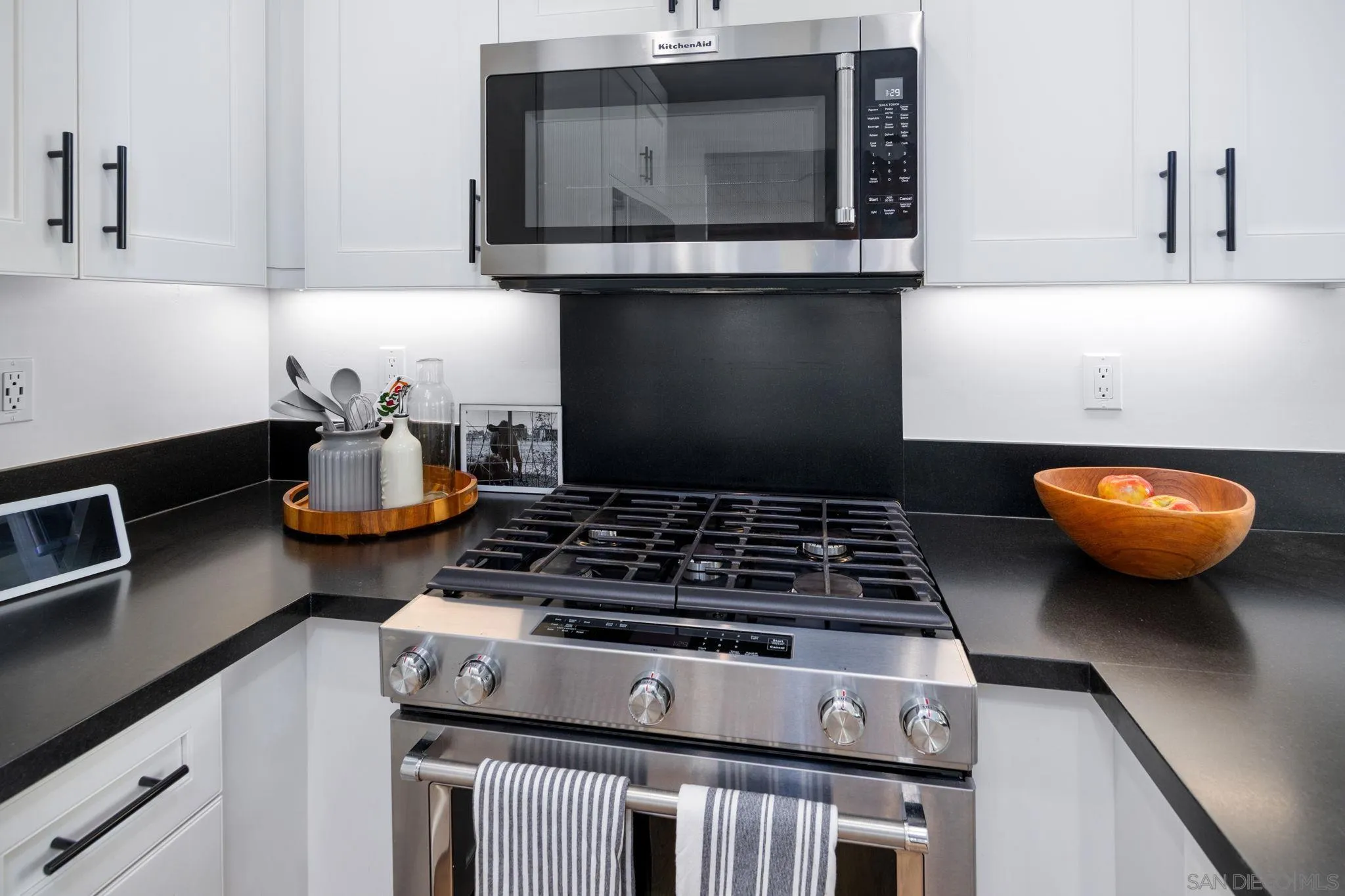 https://cdn.realtyfeed.com/cdn/127/260017121/6dc81a4096eedfb517246cf1323440ad.webp