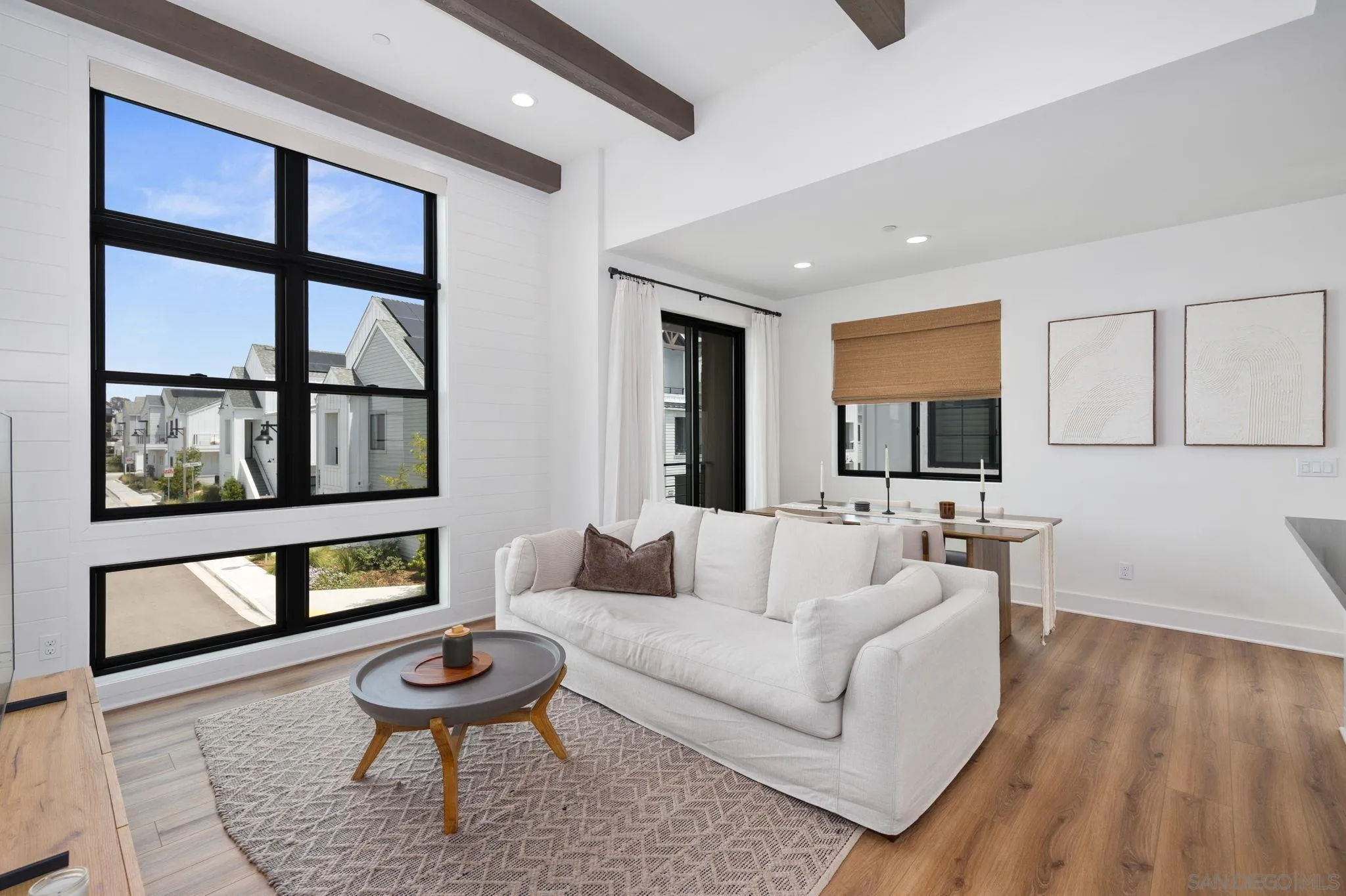 https://cdn.realtyfeed.com/cdn/127/260017121/c4e21add2c3d5e00a7707f5d2a95d24d.webp