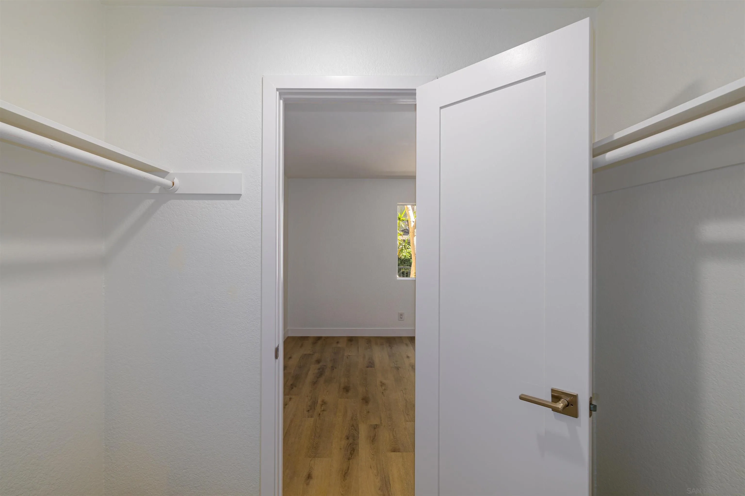 https://cdn.realtyfeed.com/cdn/127/260017123/4529b6c24ddfe4385cc63e32ecffa9b1.webp