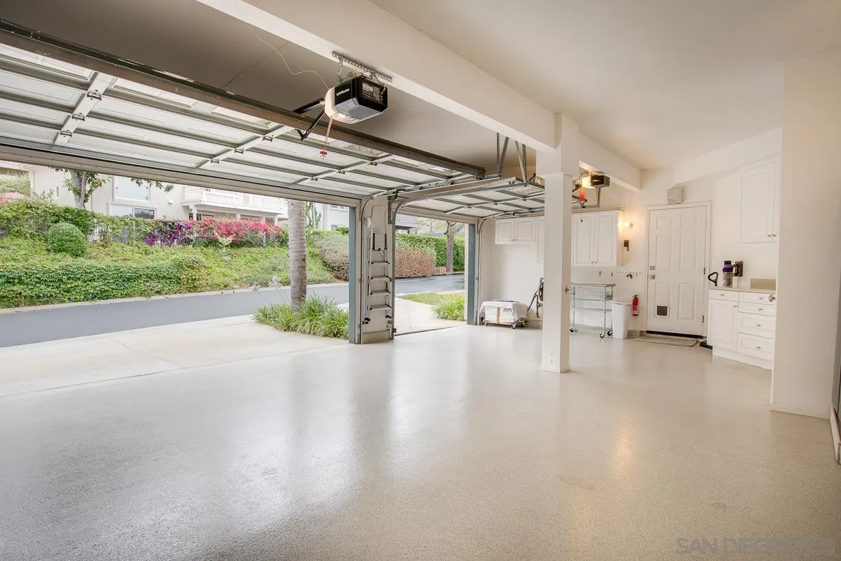https://cdn.realtyfeed.com/cdn/127/260017125/4f28890f1a86ca03dcae41108b61bd08.webp