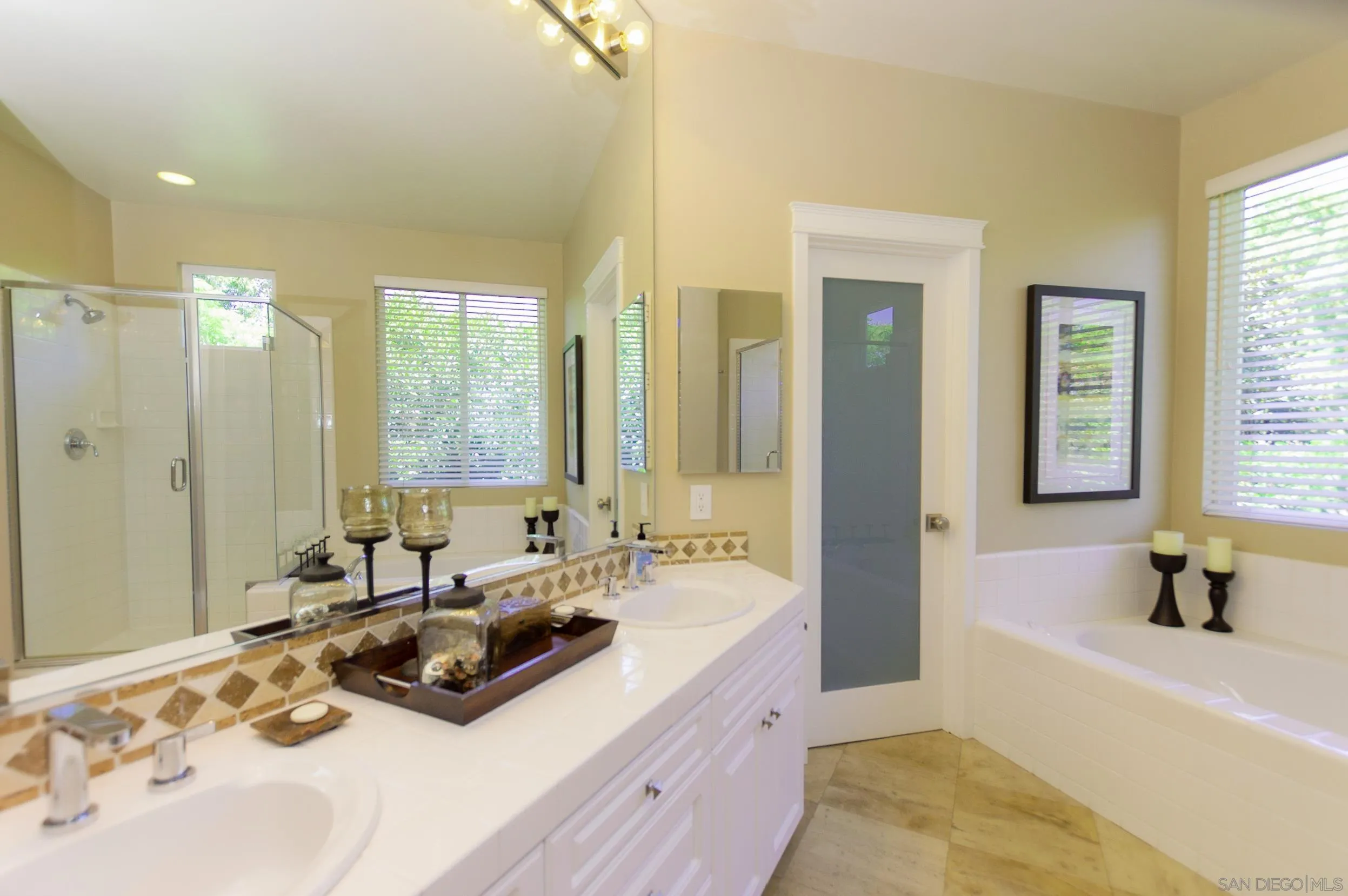 https://cdn.realtyfeed.com/cdn/127/260017125/5006e2d64f18a18f53393a33fb3005aa.webp