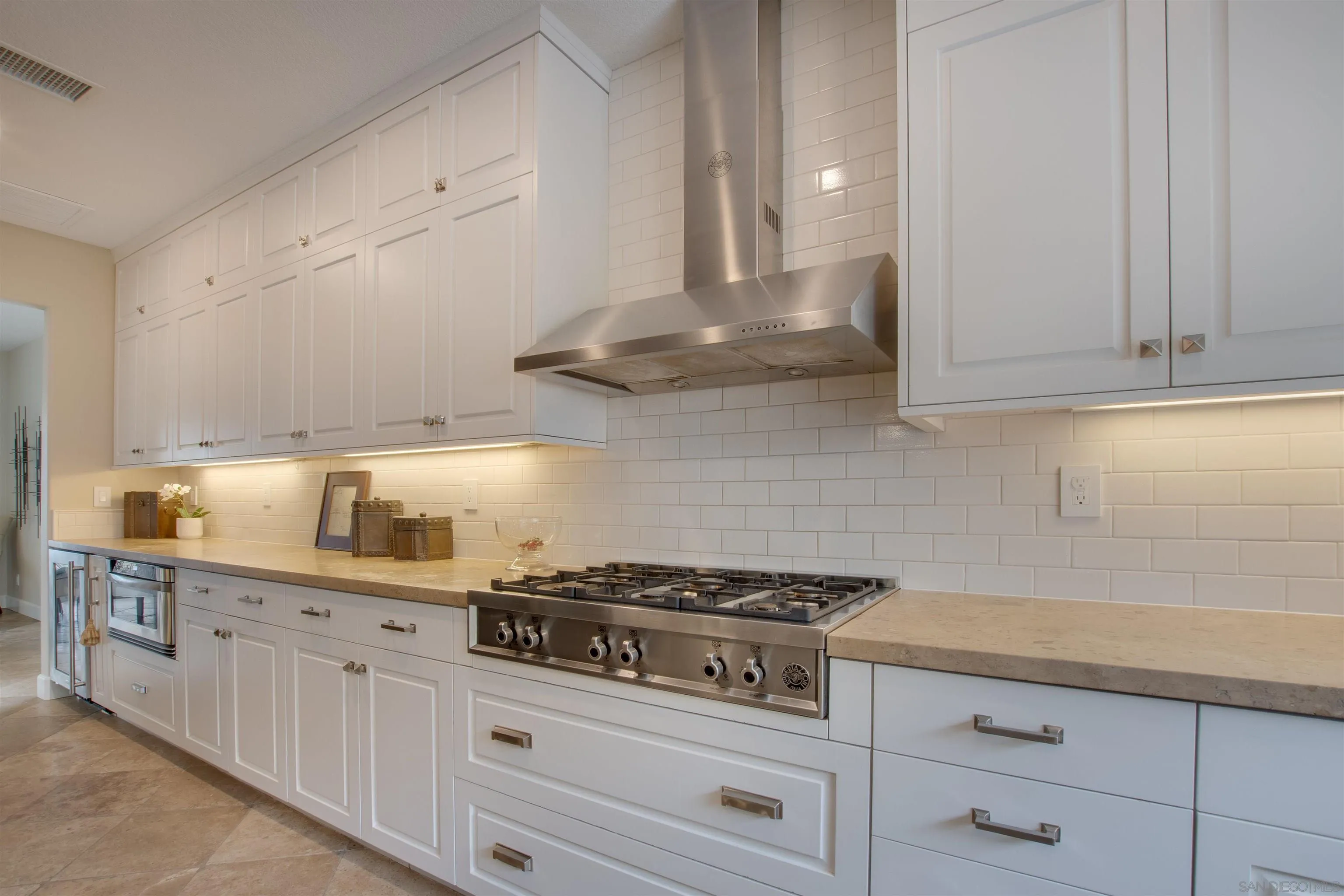 https://cdn.realtyfeed.com/cdn/127/260017125/bb2c9397ed3e695a28e51b45b3870f51.webp
