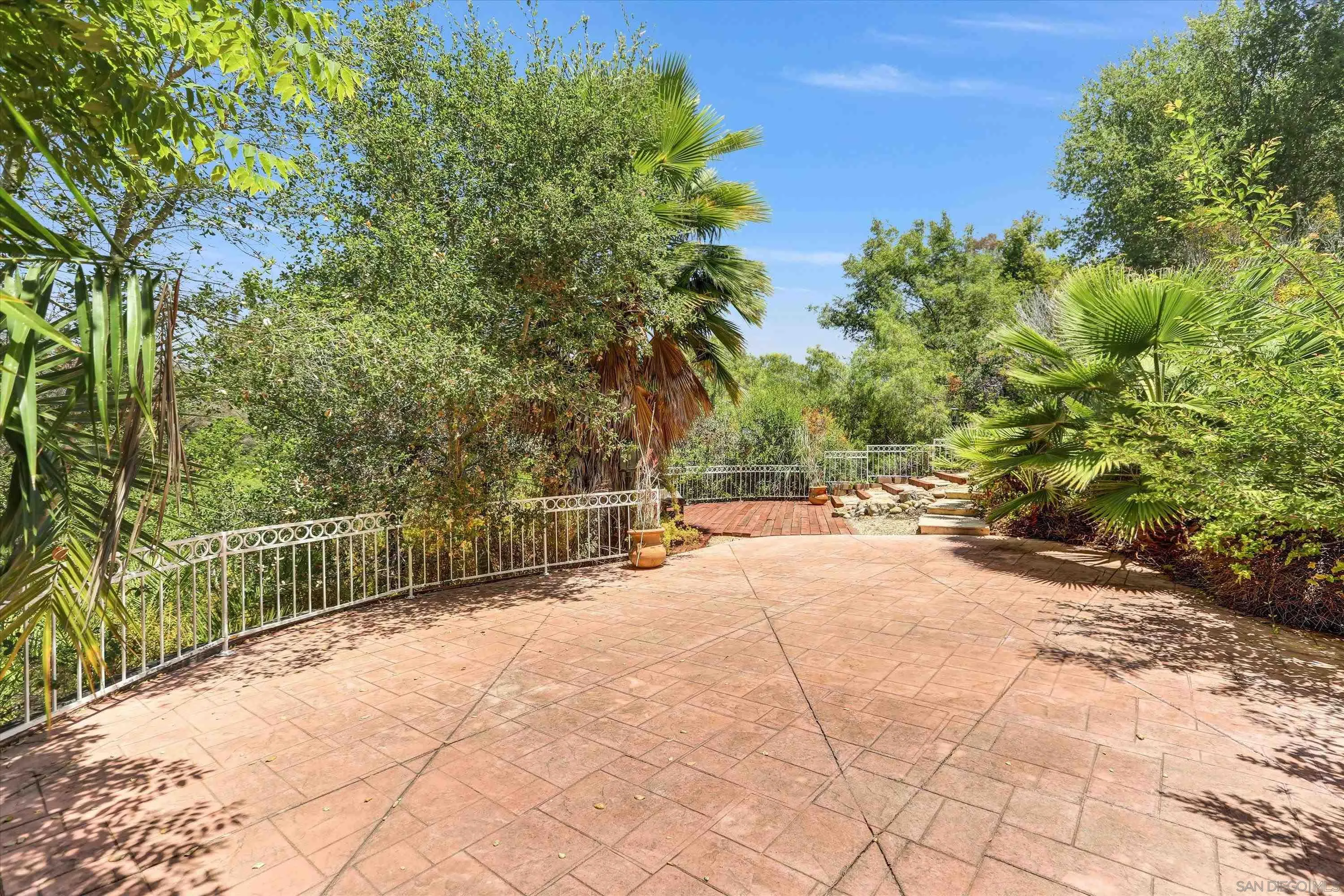 https://cdn.realtyfeed.com/cdn/127/260017131/a2f0e336bcf3efde9299f8ce9566475f.webp