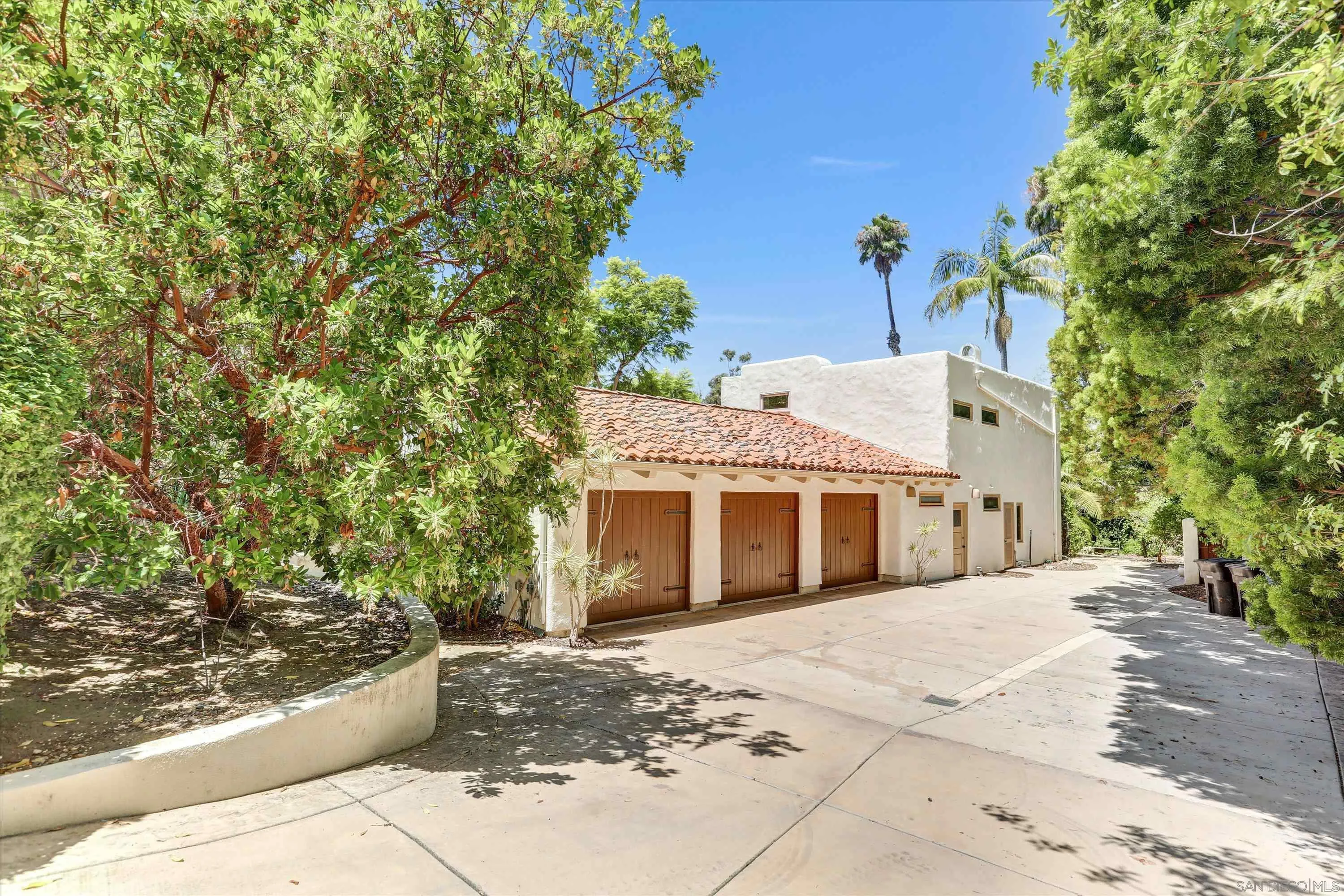 https://cdn.realtyfeed.com/cdn/127/260017131/fd92f379be738c8947a97d967501b2e9.webp