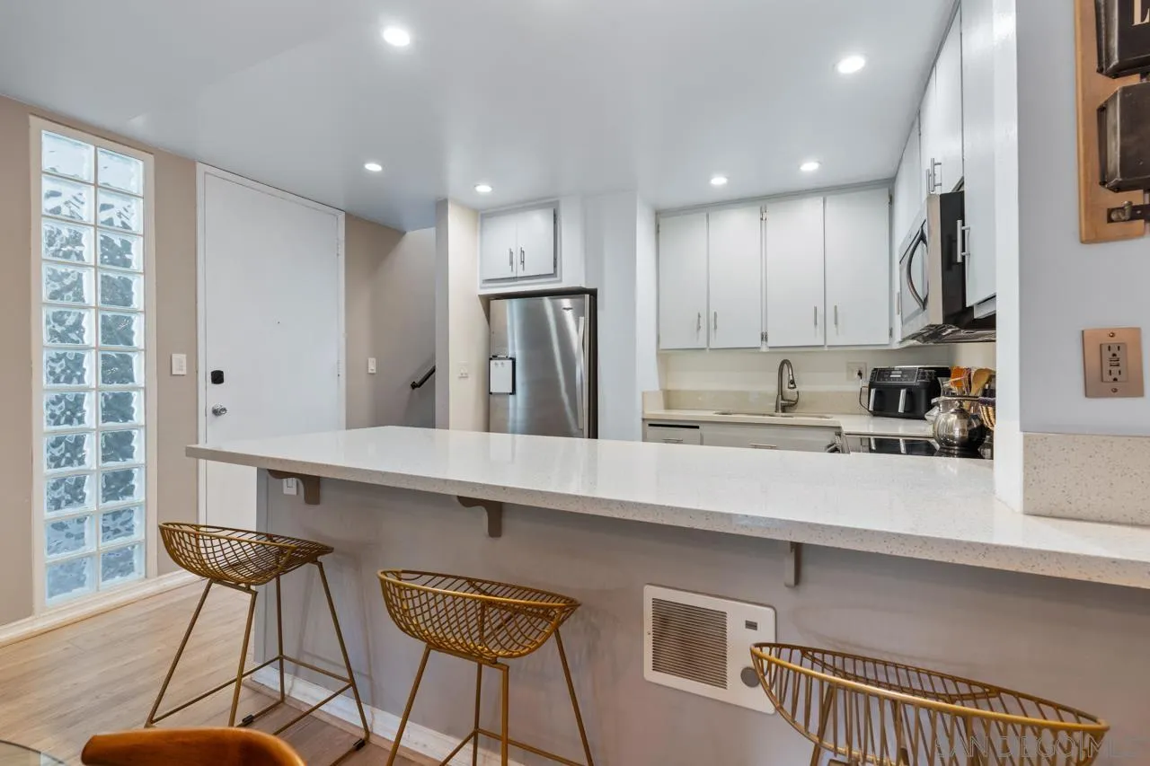 Photo #11: 260017133 Listing: Photo #11