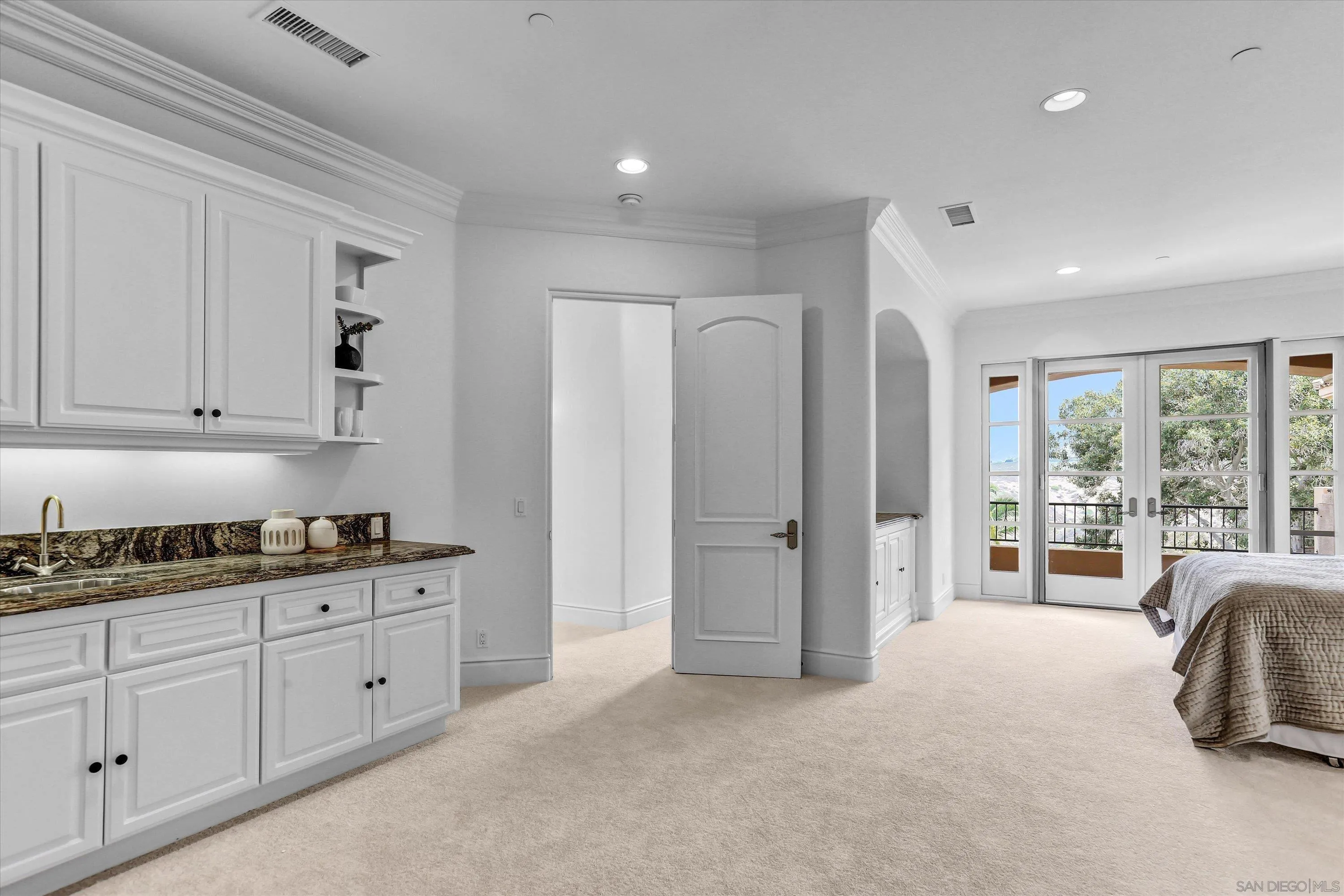 https://cdn.realtyfeed.com/cdn/127/260017138/503f646e0a21d74db79a7c2958f2bbb4.webp
