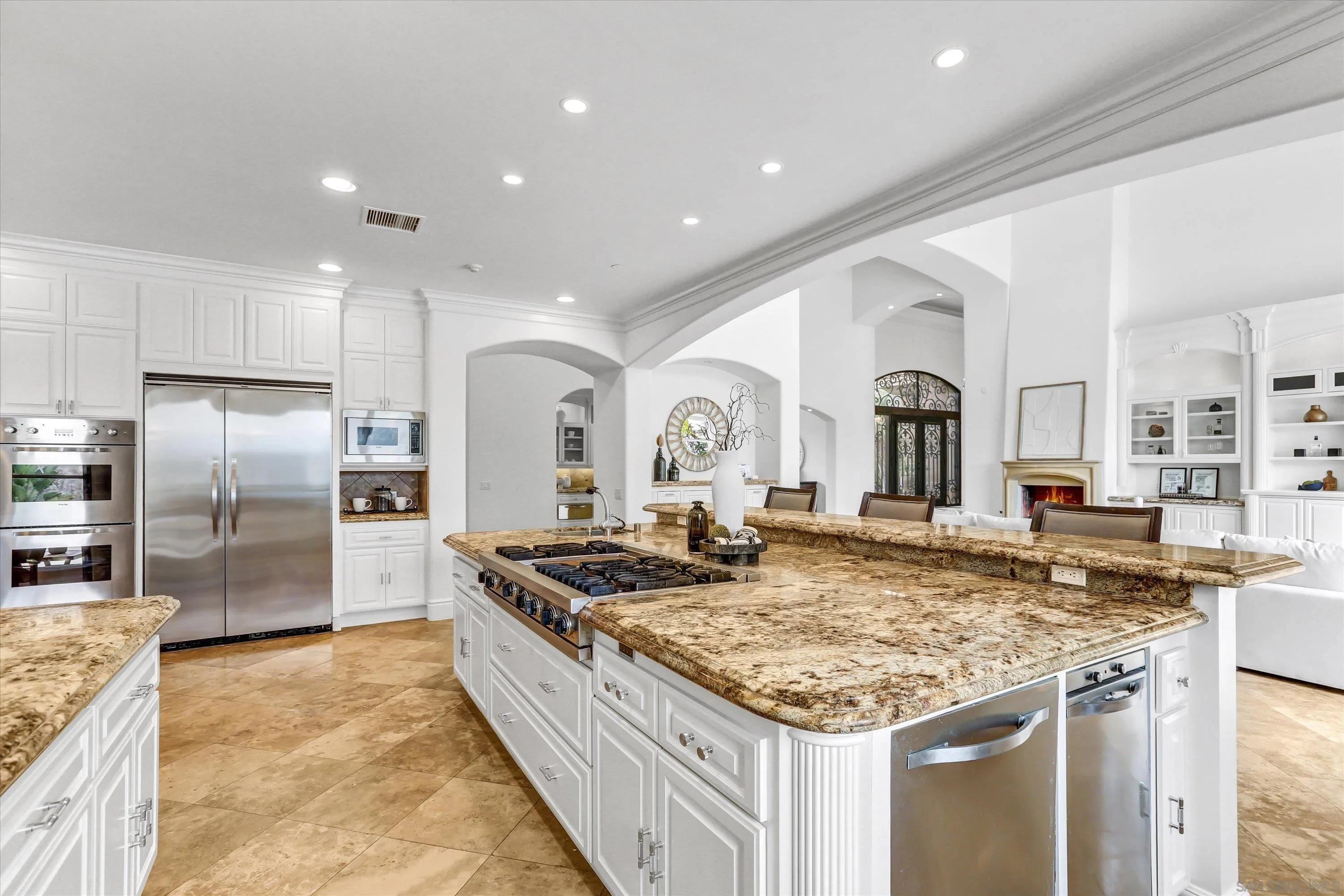 https://cdn.realtyfeed.com/cdn/127/260017138/dc4150c78ec46b345f88f46eb5ea418a.webp