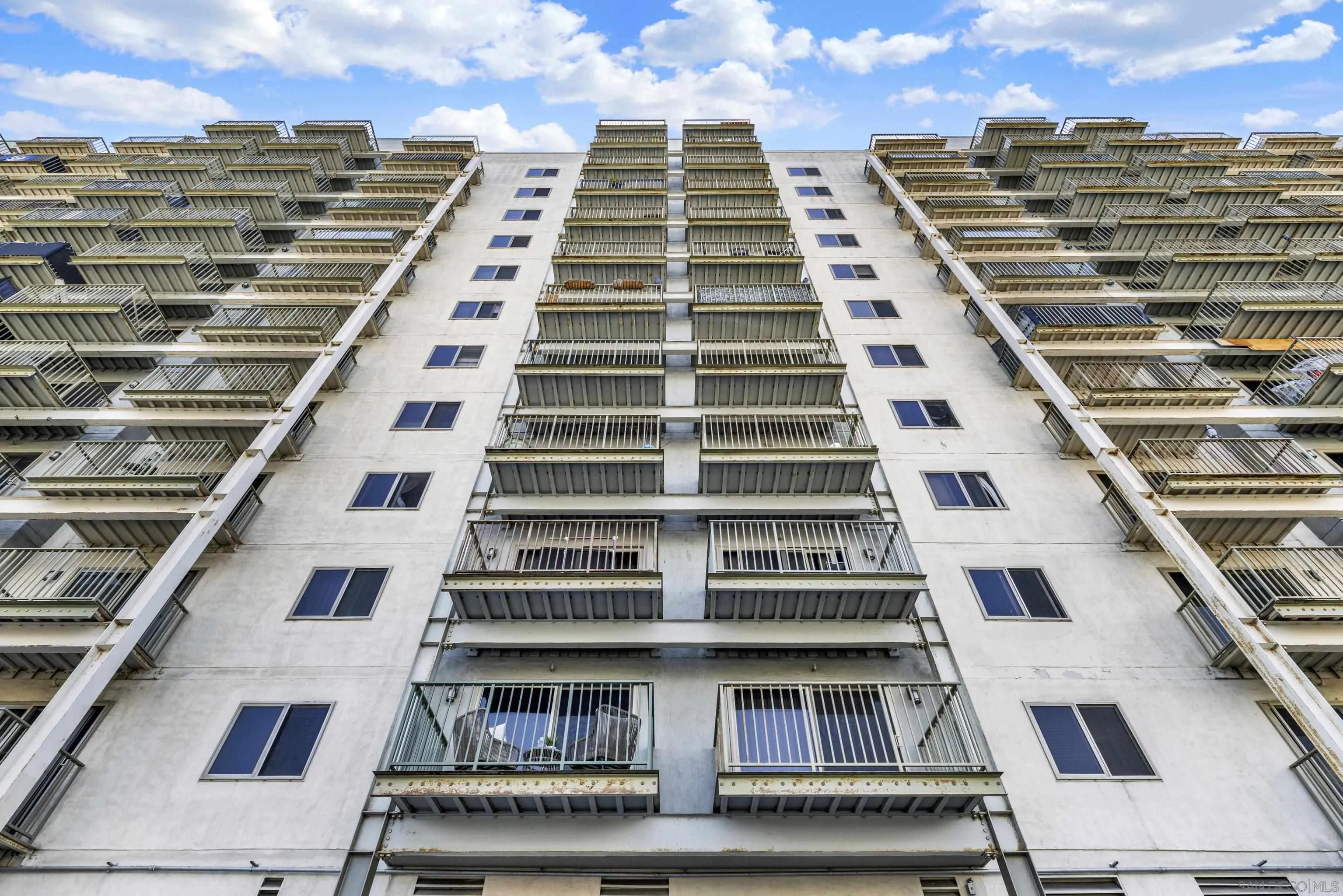 https://cdn.realtyfeed.com/cdn/127/260017140/1d525919619e91994074528b8f5b7d66.webp