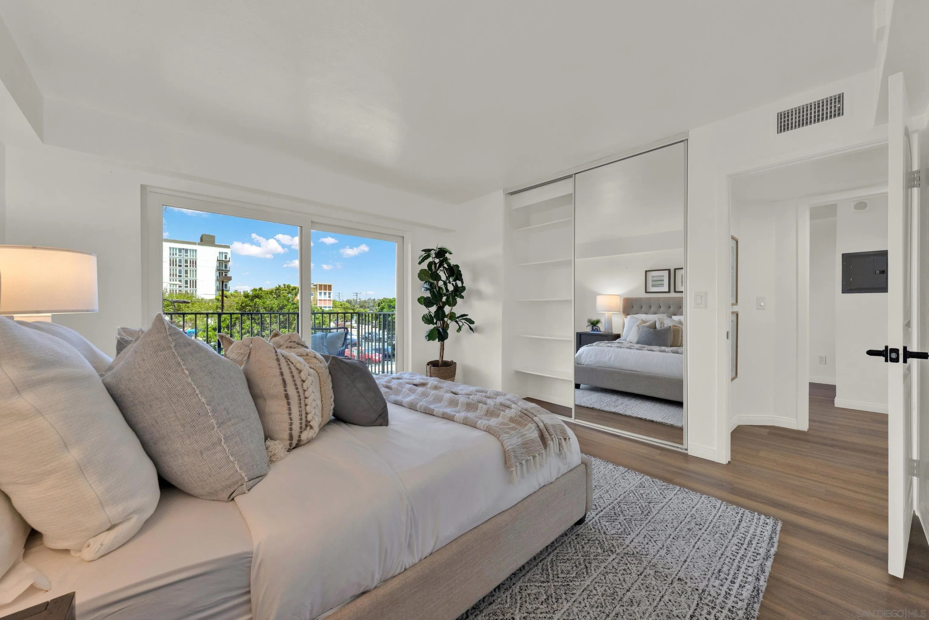 https://cdn.realtyfeed.com/cdn/127/260017140/3eaaa5bf60b7af1f37a52756b69f40b9.webp