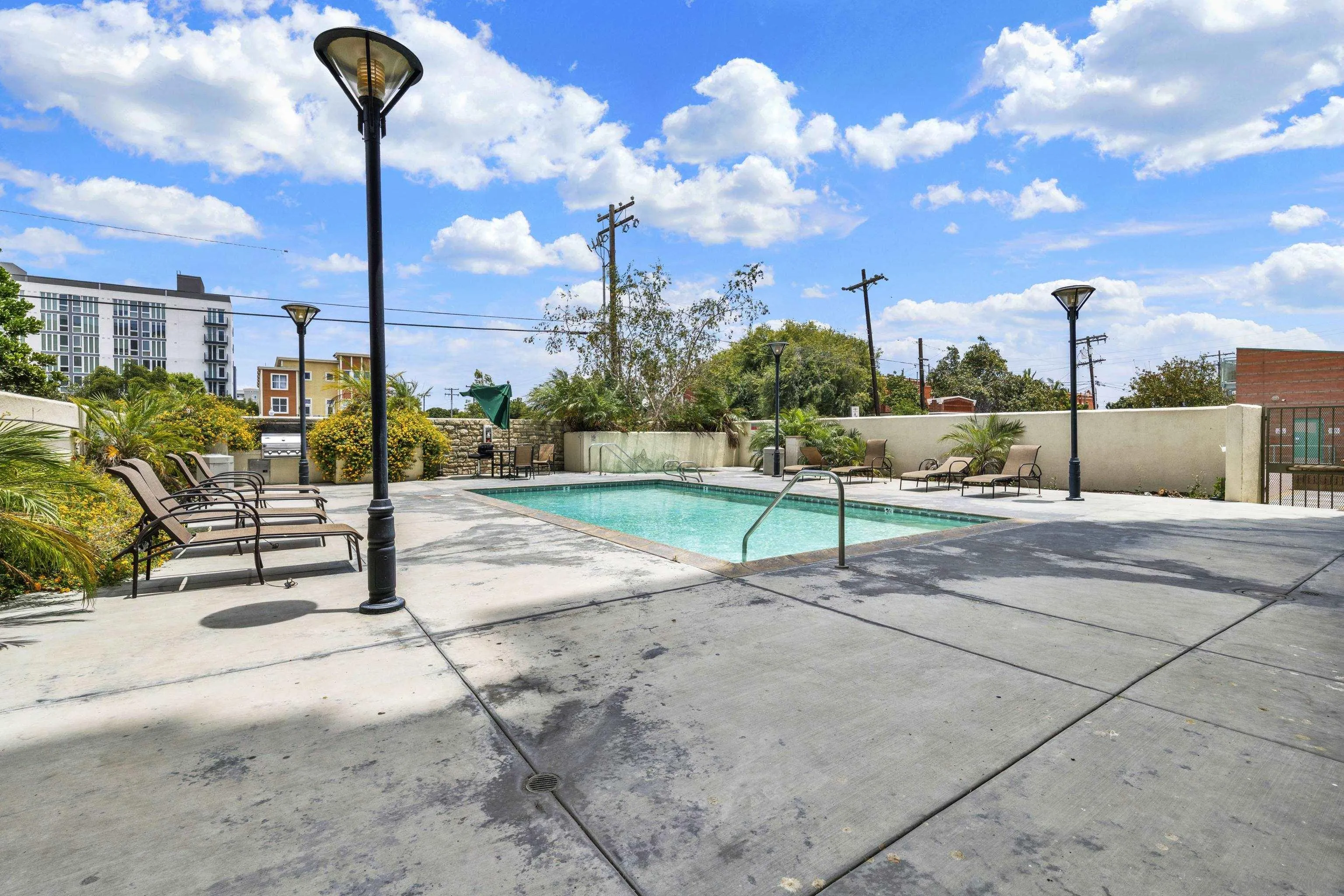 https://cdn.realtyfeed.com/cdn/127/260017140/51f709cfb49bacc4f5c825621f35514b.webp