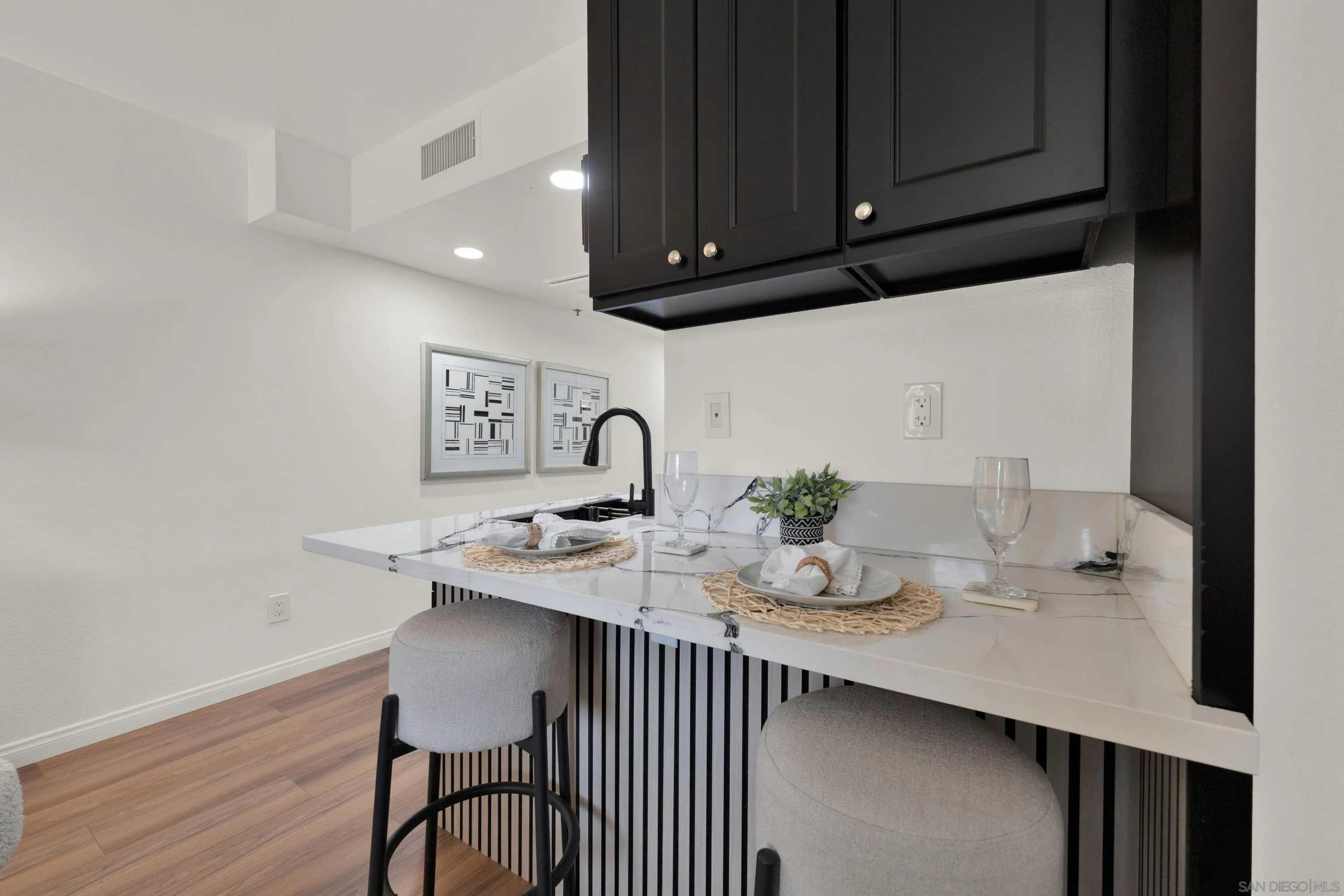 https://cdn.realtyfeed.com/cdn/127/260017140/6b2a1dced6f4385f70a351f9031486e9.webp