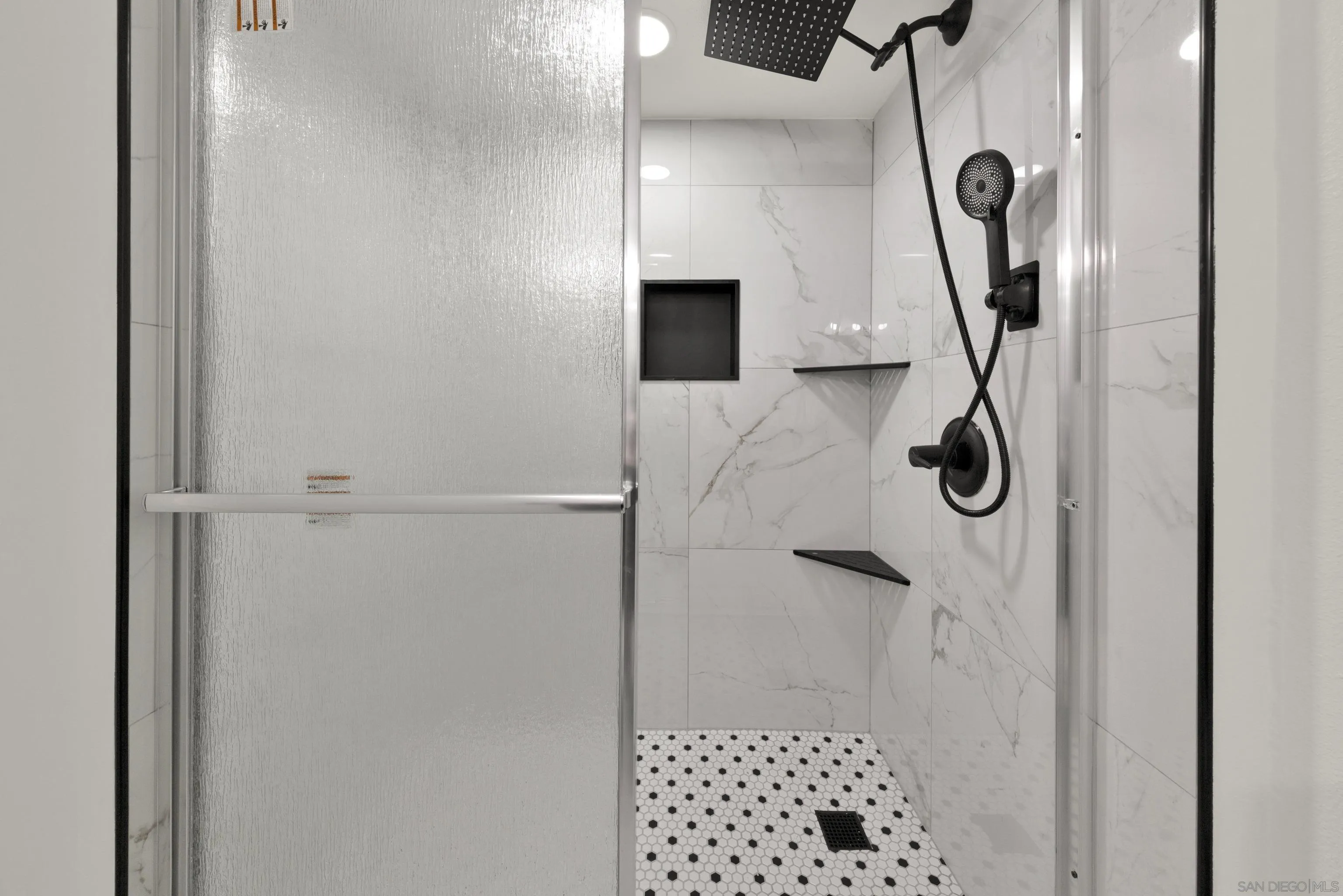 https://cdn.realtyfeed.com/cdn/127/260017140/801ba4779d70ff8c35481ba704c39160.webp