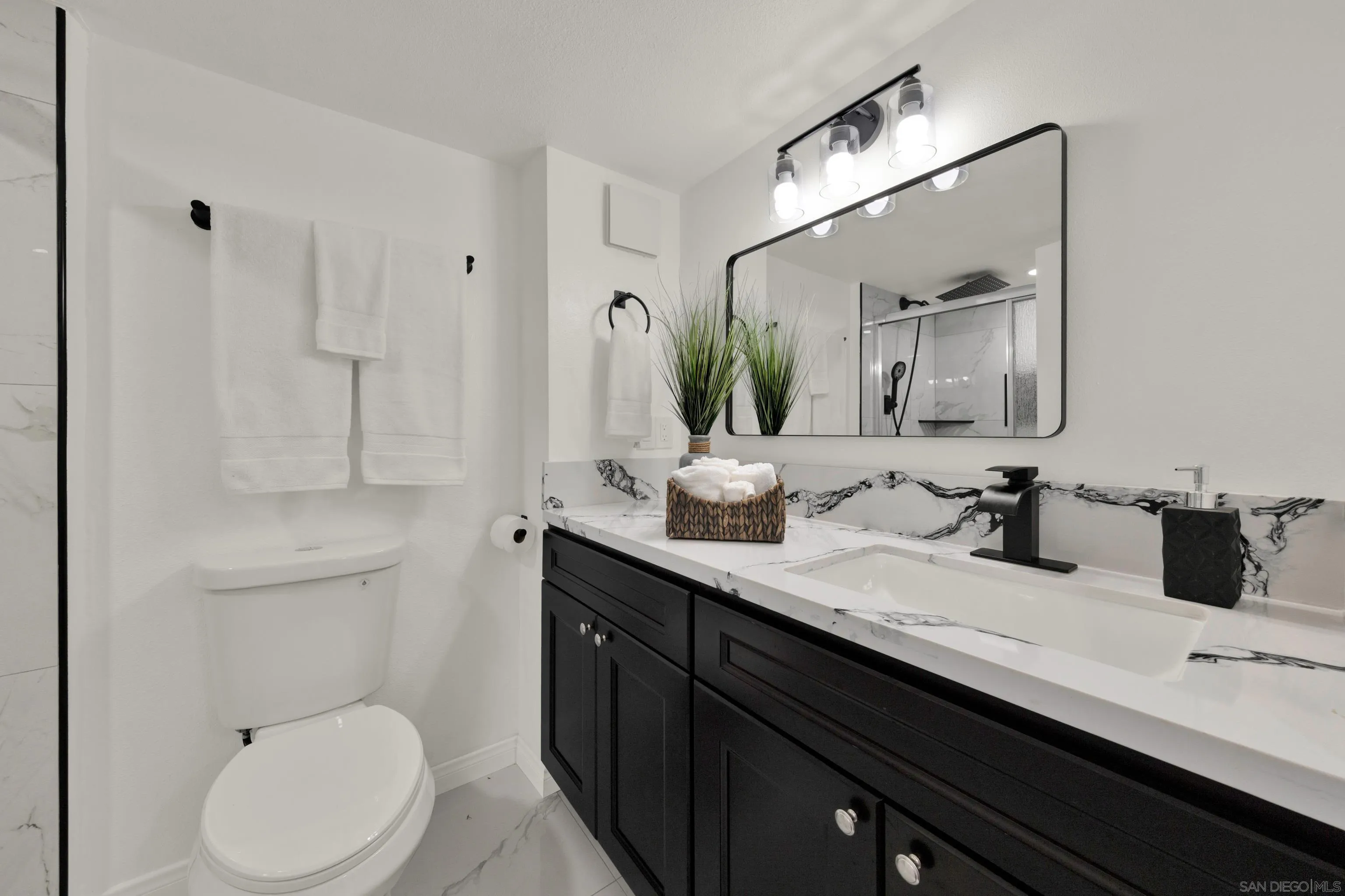 https://cdn.realtyfeed.com/cdn/127/260017140/956943a4378857b630681b8ba3a5e0f2.webp