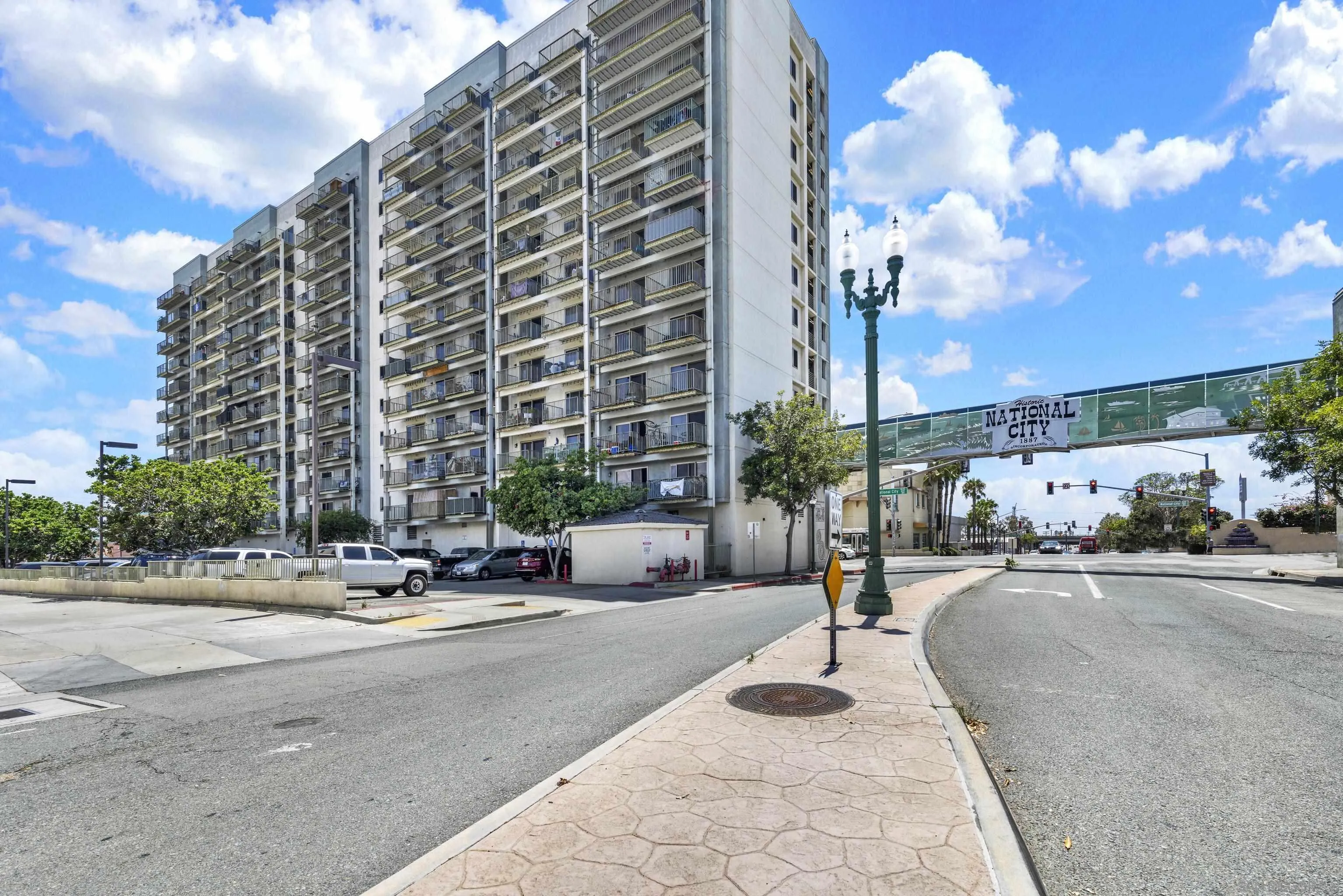 https://cdn.realtyfeed.com/cdn/127/260017140/b6362d198bba954281e0d50d649ae6f7.webp