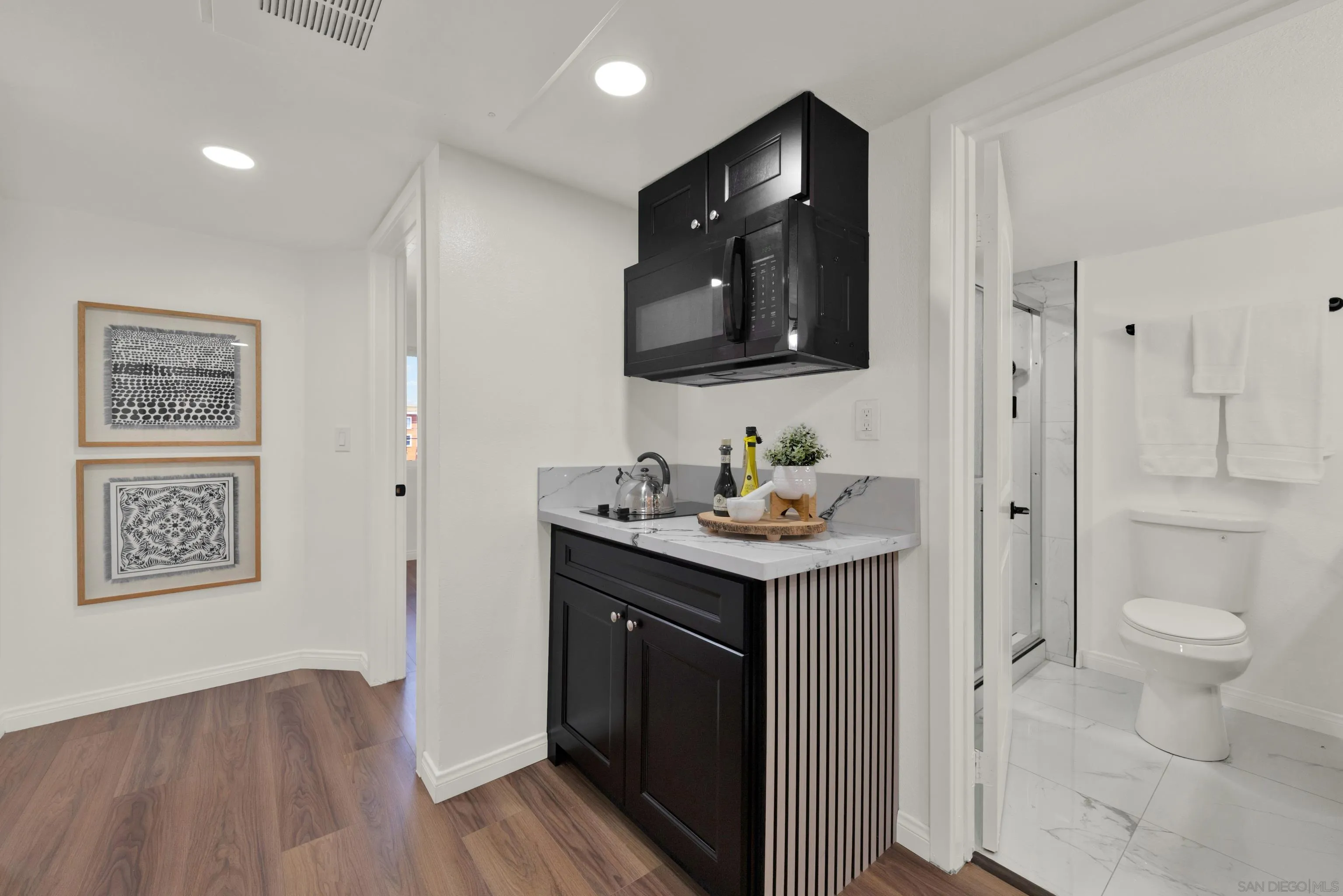 https://cdn.realtyfeed.com/cdn/127/260017140/d8b104ecb82bcec0687c9a17c0ef7aad.webp