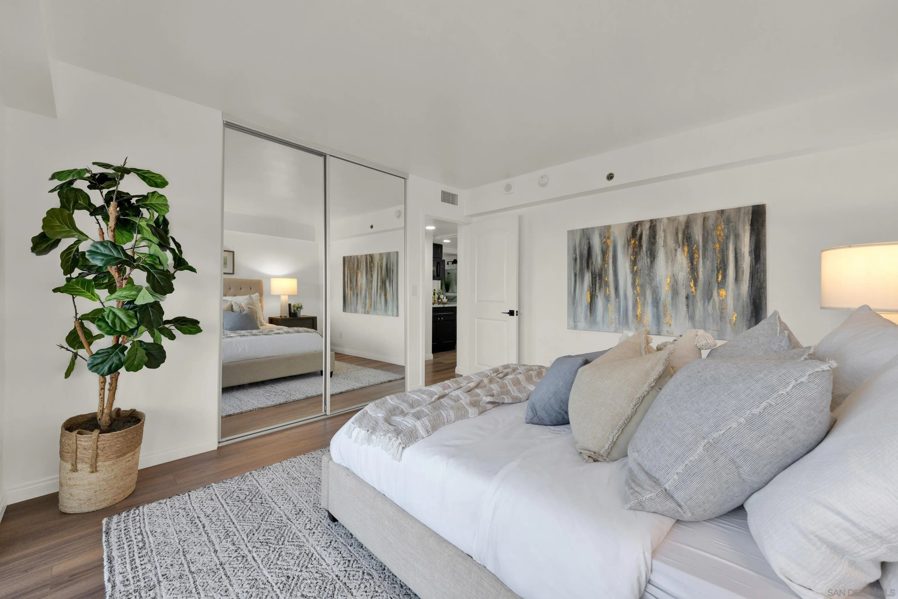 https://cdn.realtyfeed.com/cdn/127/260017140/db0300dfb821fda9eb48e4e4f76f92e9.webp