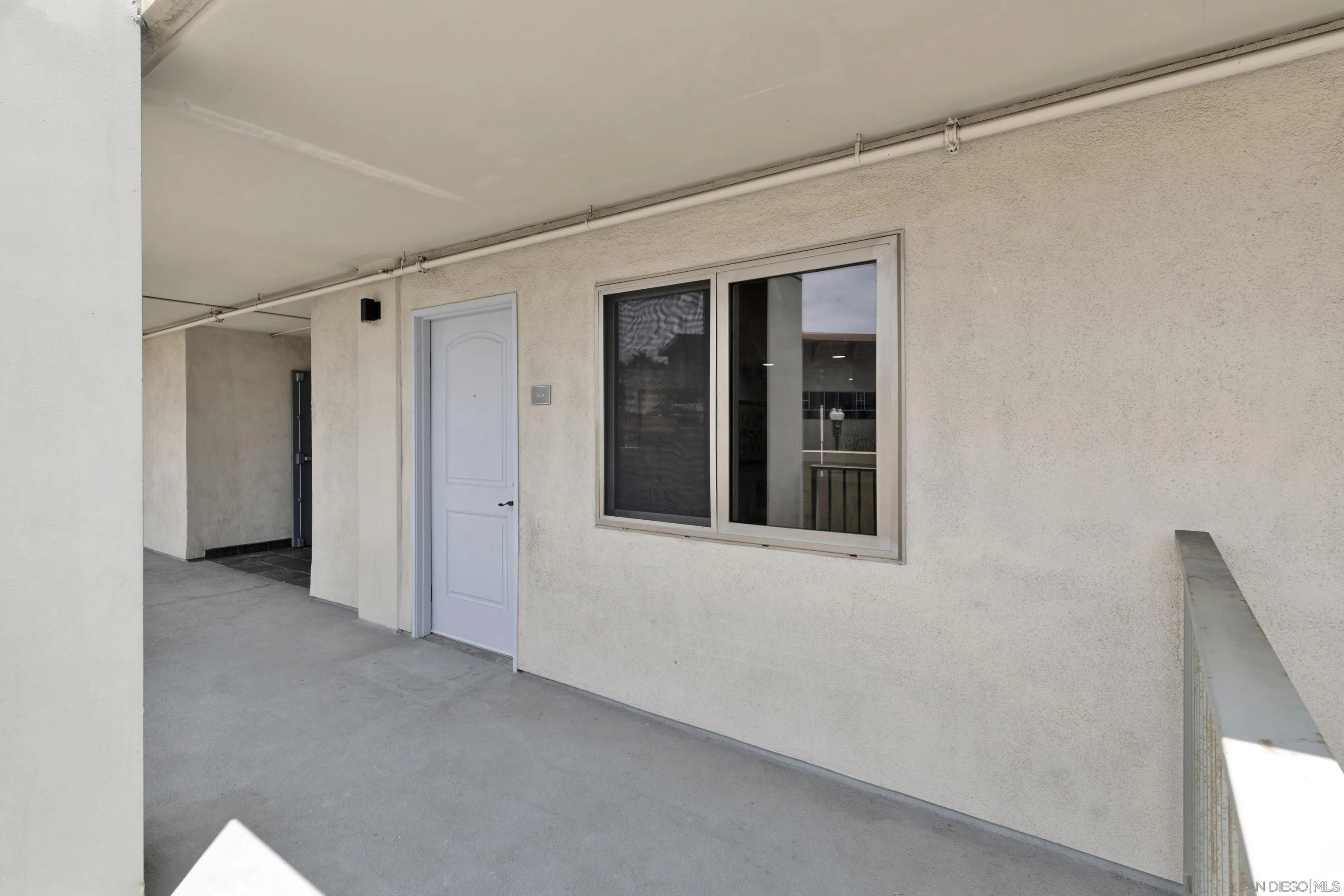 https://cdn.realtyfeed.com/cdn/127/260017140/df86efea1baf0b572a91bab289d10162.webp