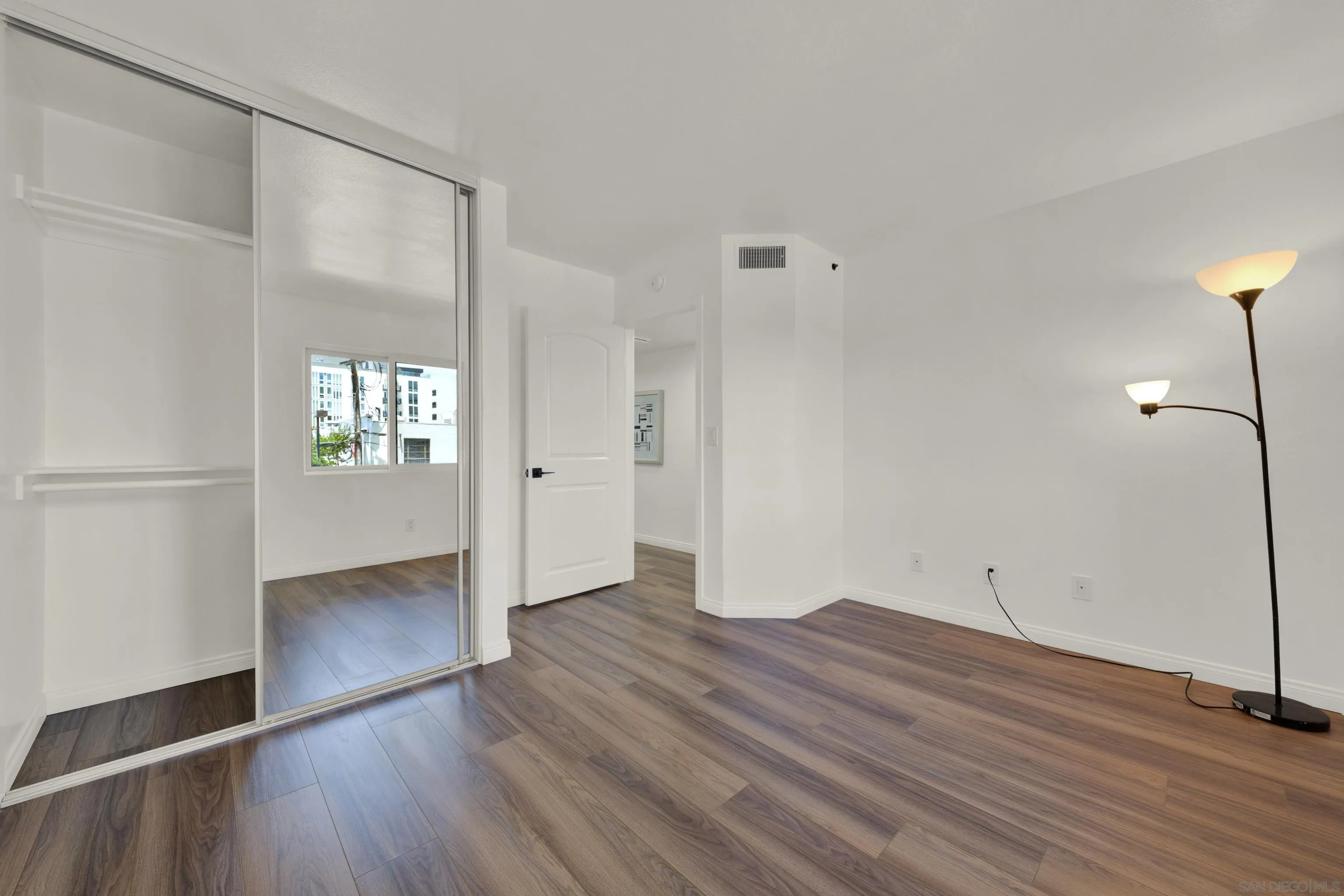 https://cdn.realtyfeed.com/cdn/127/260017140/f7fa32ccad145bda737f177c849a7855.webp