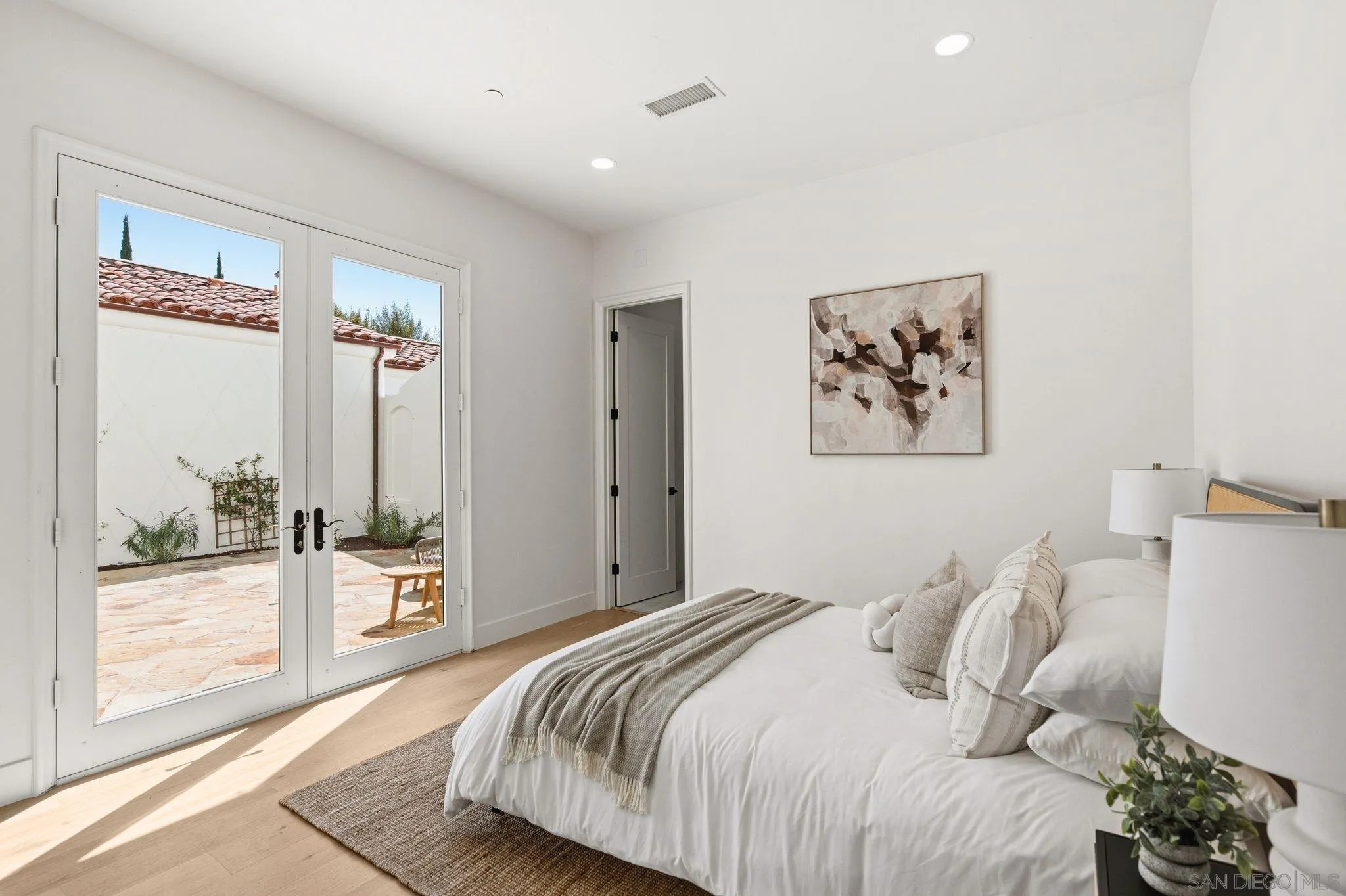 https://cdn.realtyfeed.com/cdn/127/260017142/03091f1d6719486bf74ab9bc637fb336.webp