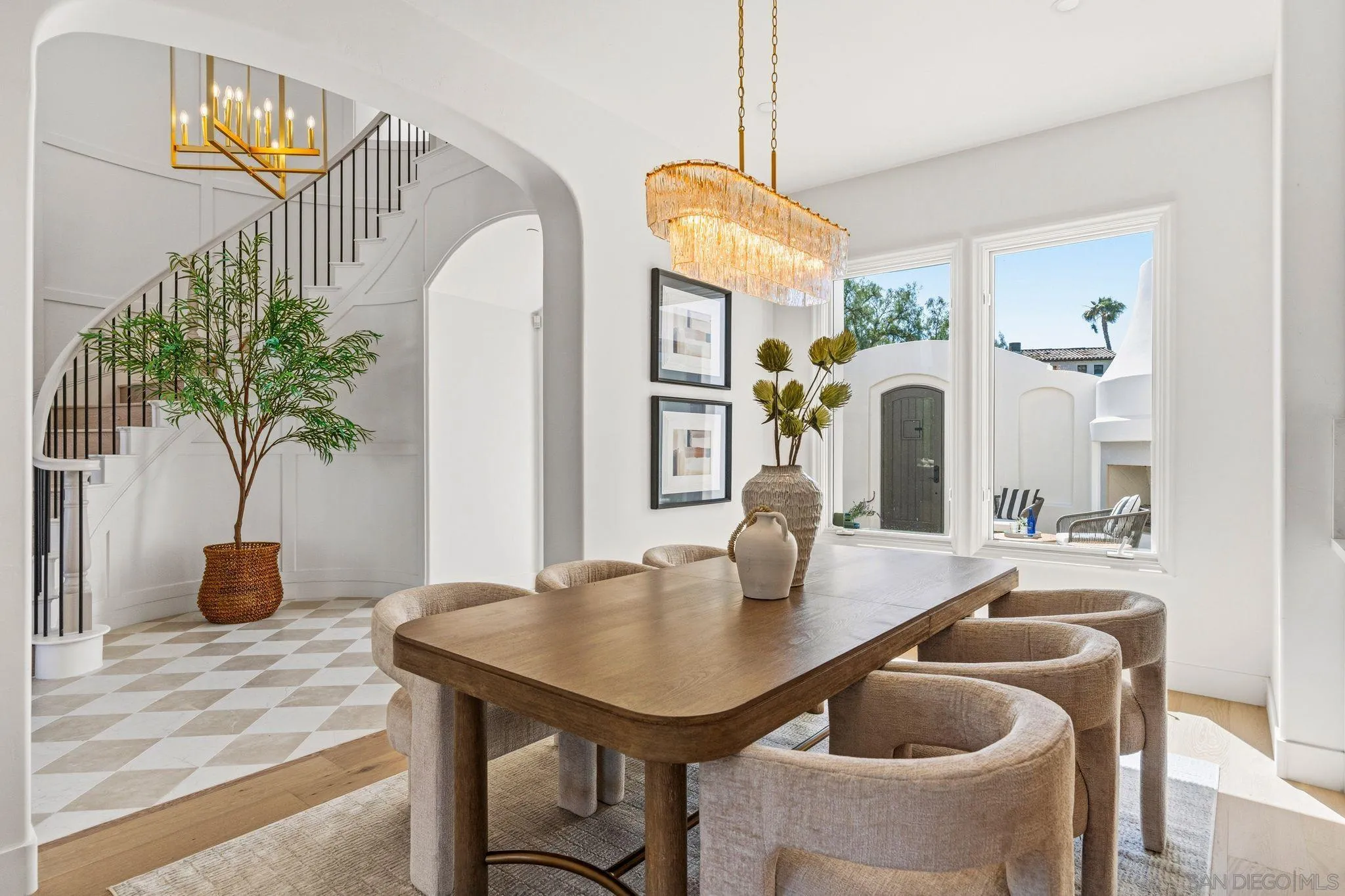 https://cdn.realtyfeed.com/cdn/127/260017142/4d6c1362a75224fc32d84082636997c0.webp