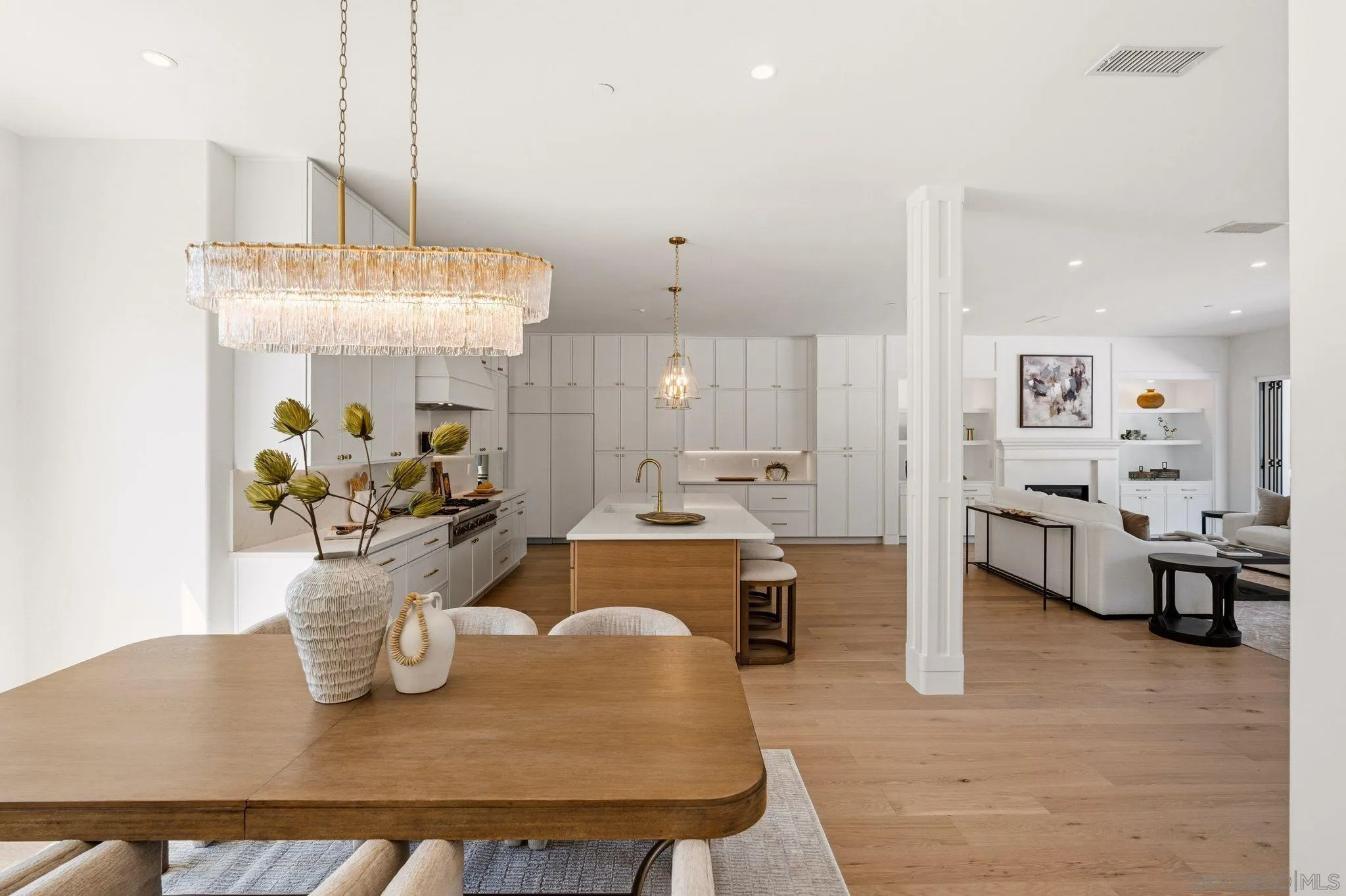 https://cdn.realtyfeed.com/cdn/127/260017142/791c50ba78e22c3764ad92332dcbafaf.webp