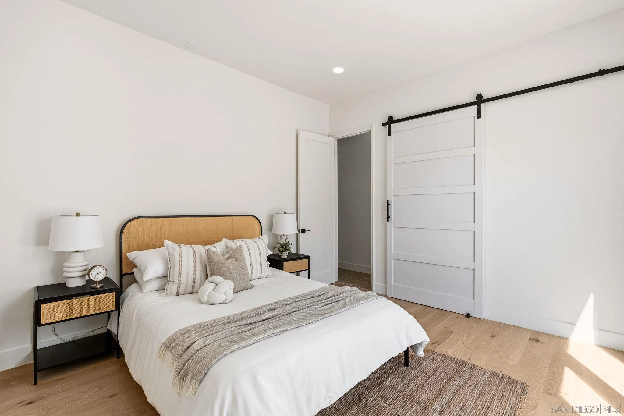 https://cdn.realtyfeed.com/cdn/127/260017142/7ef05fab2d7425c40dc83269bbf73d4f.webp