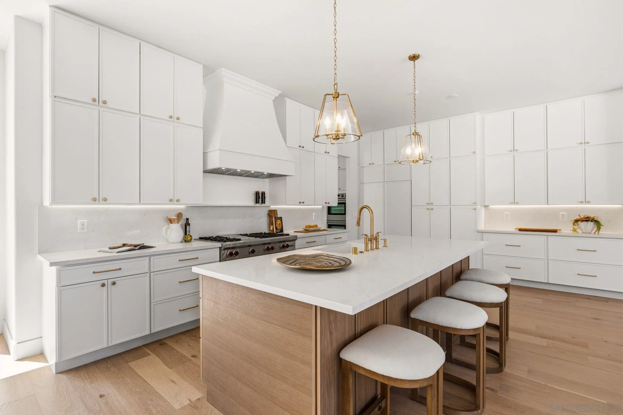 https://cdn.realtyfeed.com/cdn/127/260017142/910f4c625d4b57562d0c88534c448c10.webp