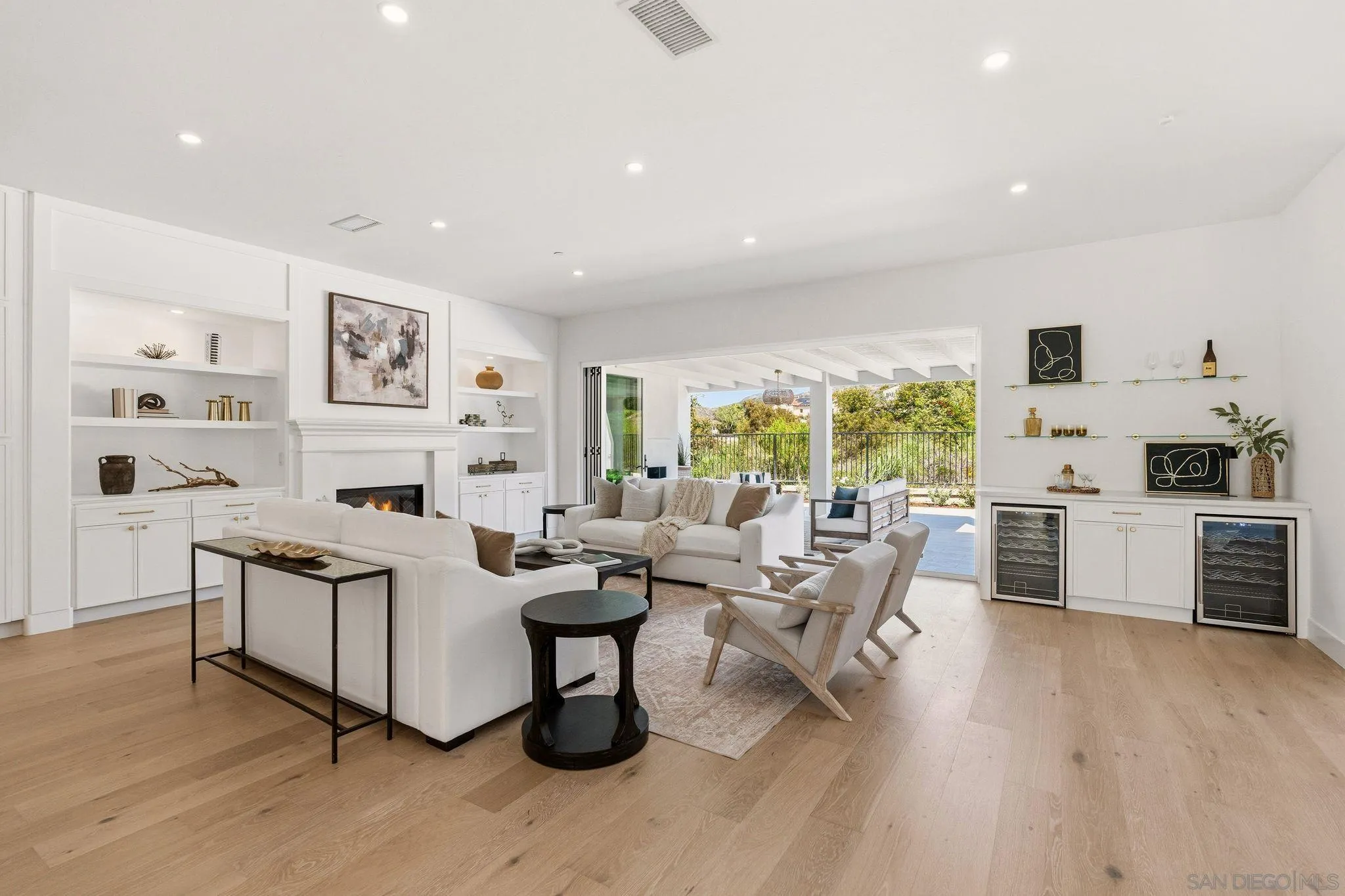 https://cdn.realtyfeed.com/cdn/127/260017142/af33e06989ab630cc6223903bd08321b.webp