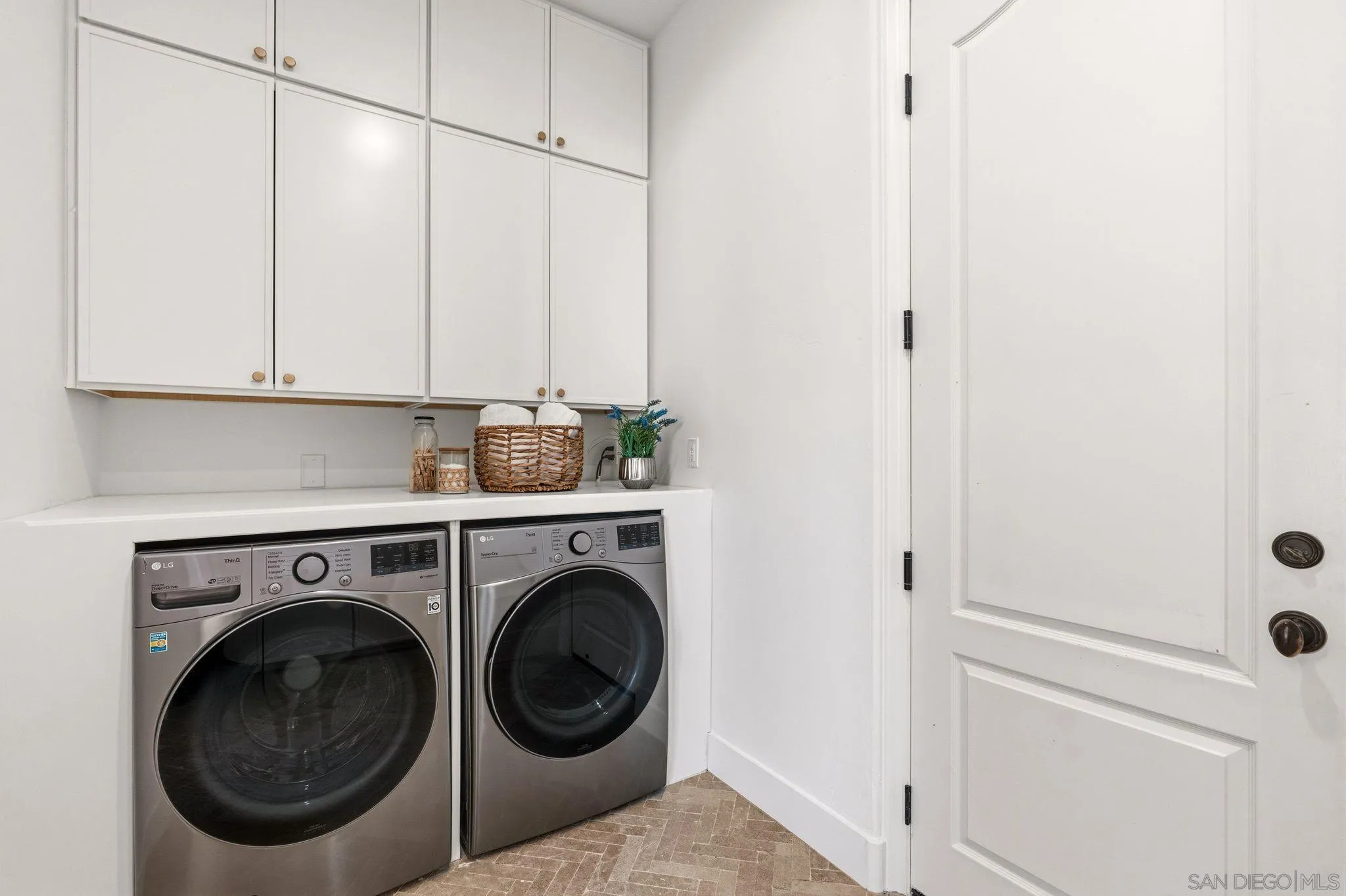 https://cdn.realtyfeed.com/cdn/127/260017142/d7f0784bb93a434761958ac0cb265bc4.webp