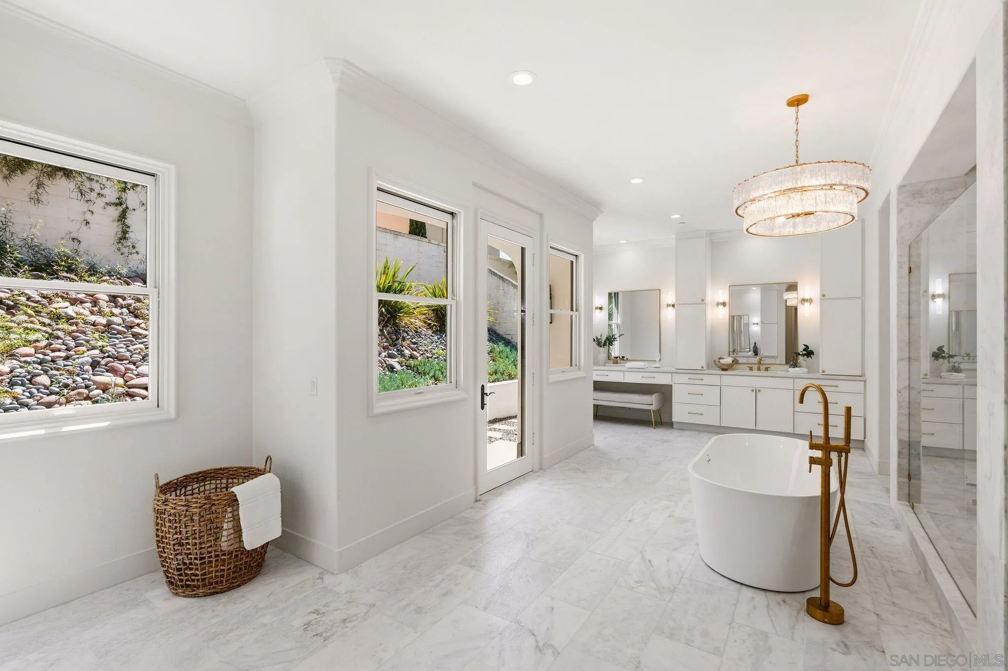 https://cdn.realtyfeed.com/cdn/127/260017142/f2f487adcd738a774dfae6ccaf9e9796.webp