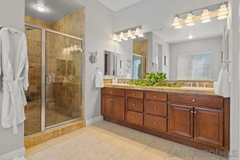 https://cdn.realtyfeed.com/cdn/127/260017147/117c56c8be1e18a4b34b9739367ce006.webp