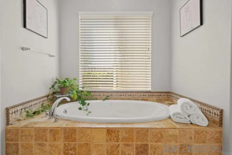 https://cdn.realtyfeed.com/cdn/127/260017147/5bcd11e1244caabaa1907645b8482bb4.webp