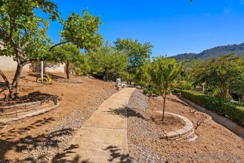 https://cdn.realtyfeed.com/cdn/127/260017147/bcba2efe170e61446ef1b450d13ebfa9.webp