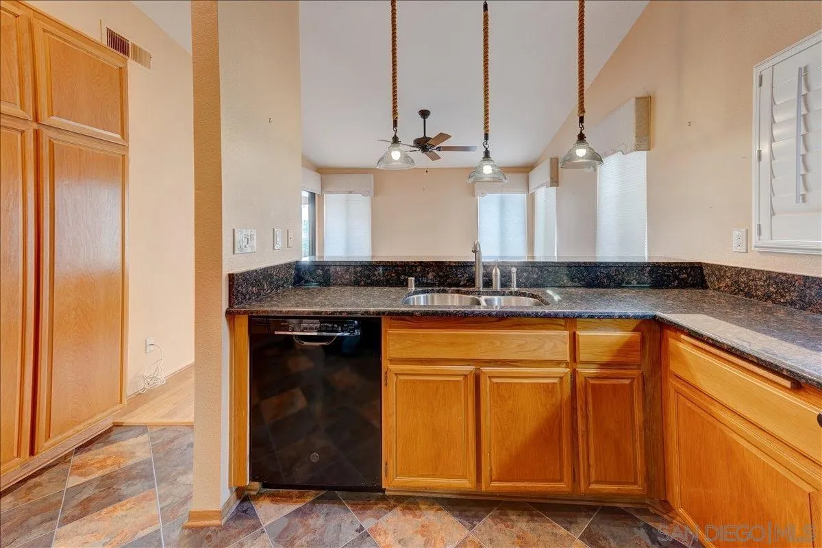 https://cdn.realtyfeed.com/cdn/127/260017154/996cf4674831bb1a35ee7f3c0e4efff2.webp