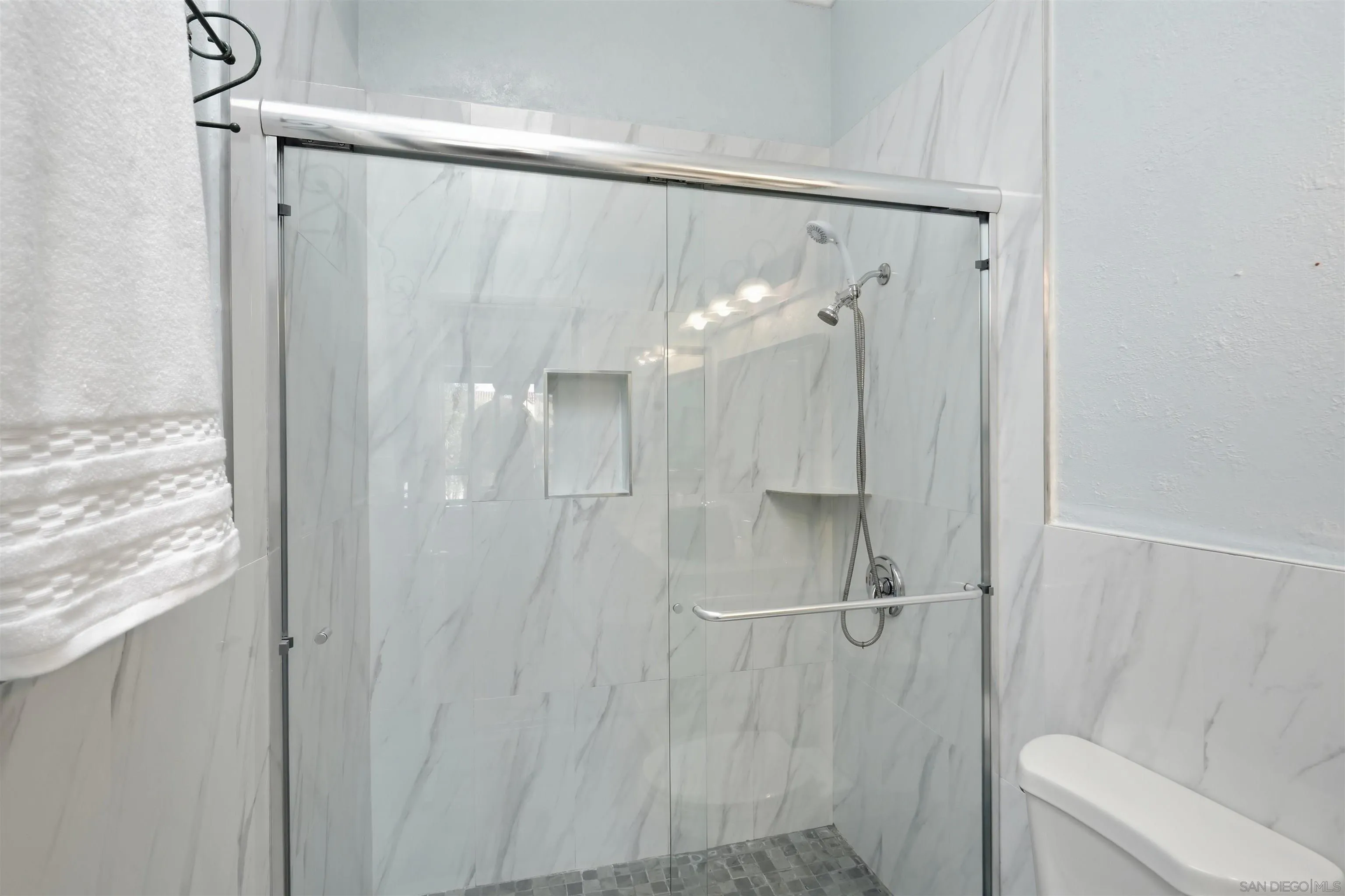 https://cdn.realtyfeed.com/cdn/127/260017155/0b06d04bb82f88d430dc10dd315eb059.webp