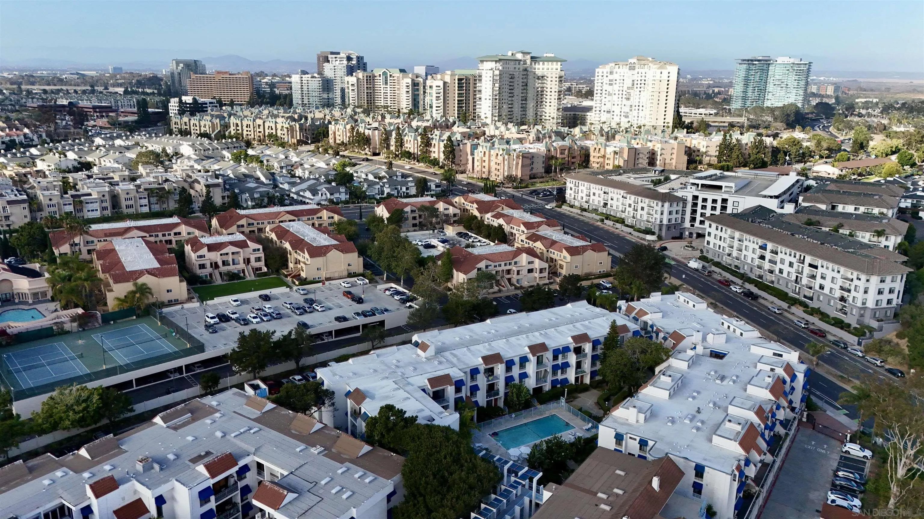https://cdn.realtyfeed.com/cdn/127/260017155/6c37d7cbd0bd7593106a3da3740f0f00.webp