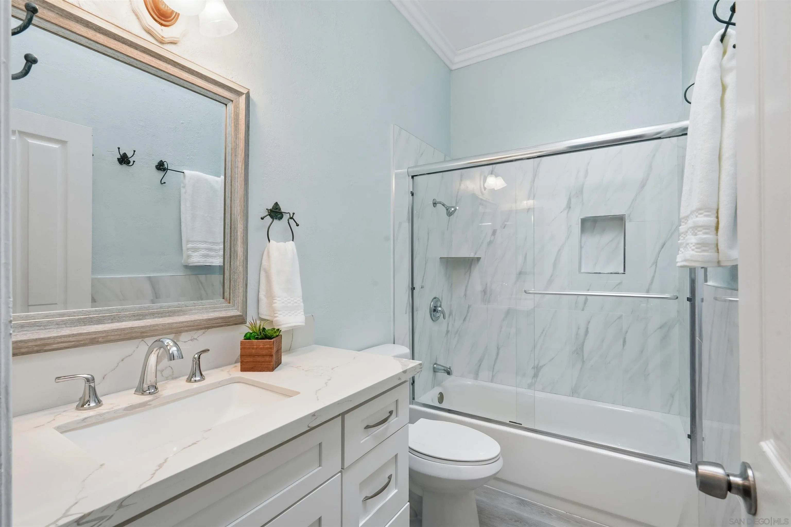 https://cdn.realtyfeed.com/cdn/127/260017155/7eb44c2a869f006fe5bac91367355cc1.webp