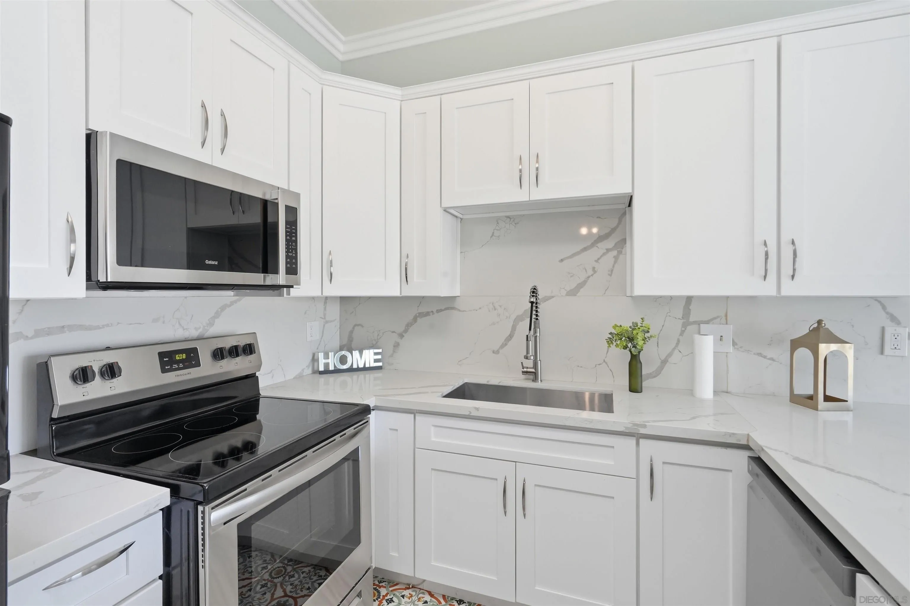 https://cdn.realtyfeed.com/cdn/127/260017155/949b1c343f944441dd9749523a9d9986.webp