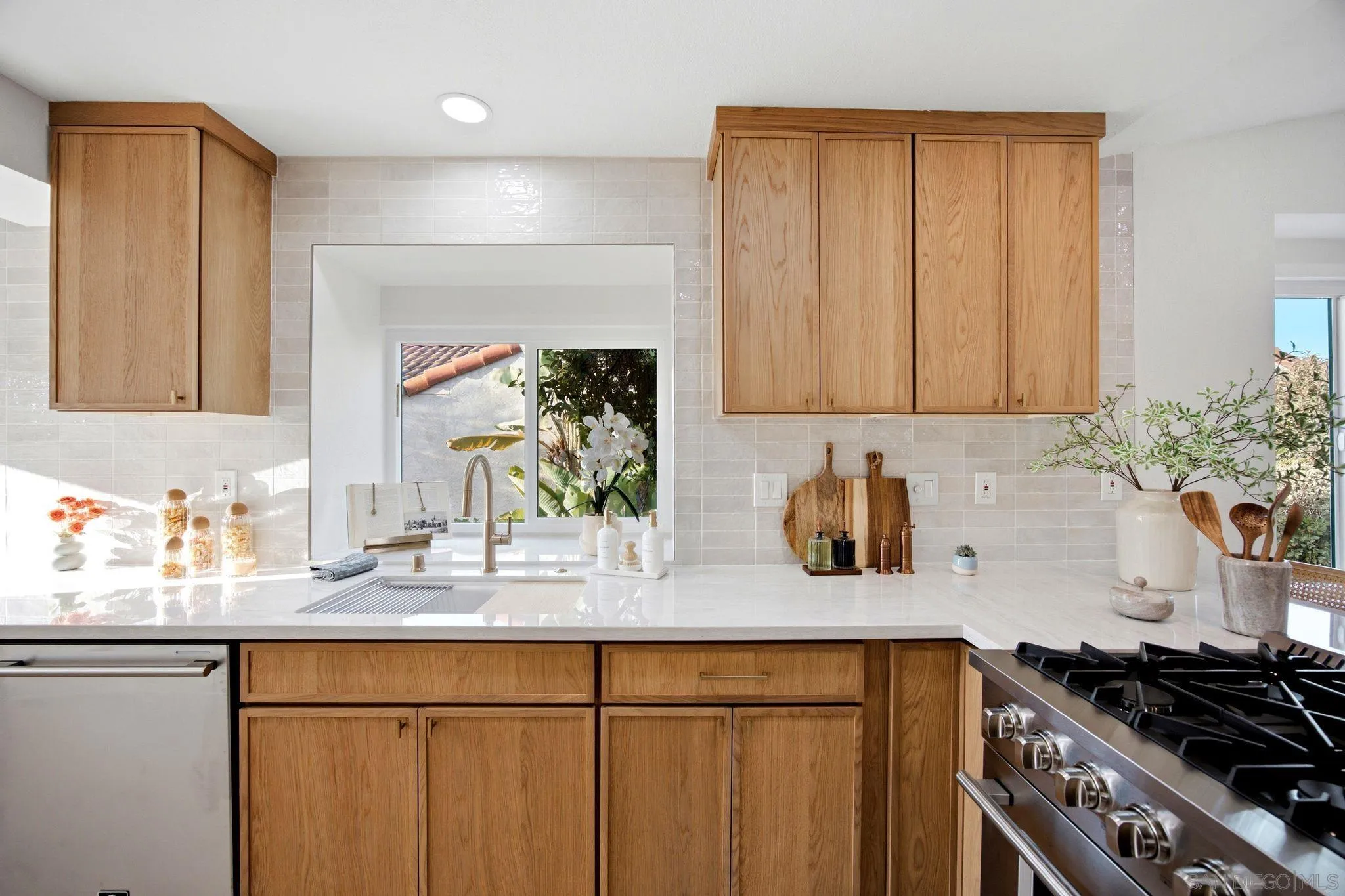 https://cdn.realtyfeed.com/cdn/127/260017161/31193e3f72fd33917ce0b41cc63bba93.webp
