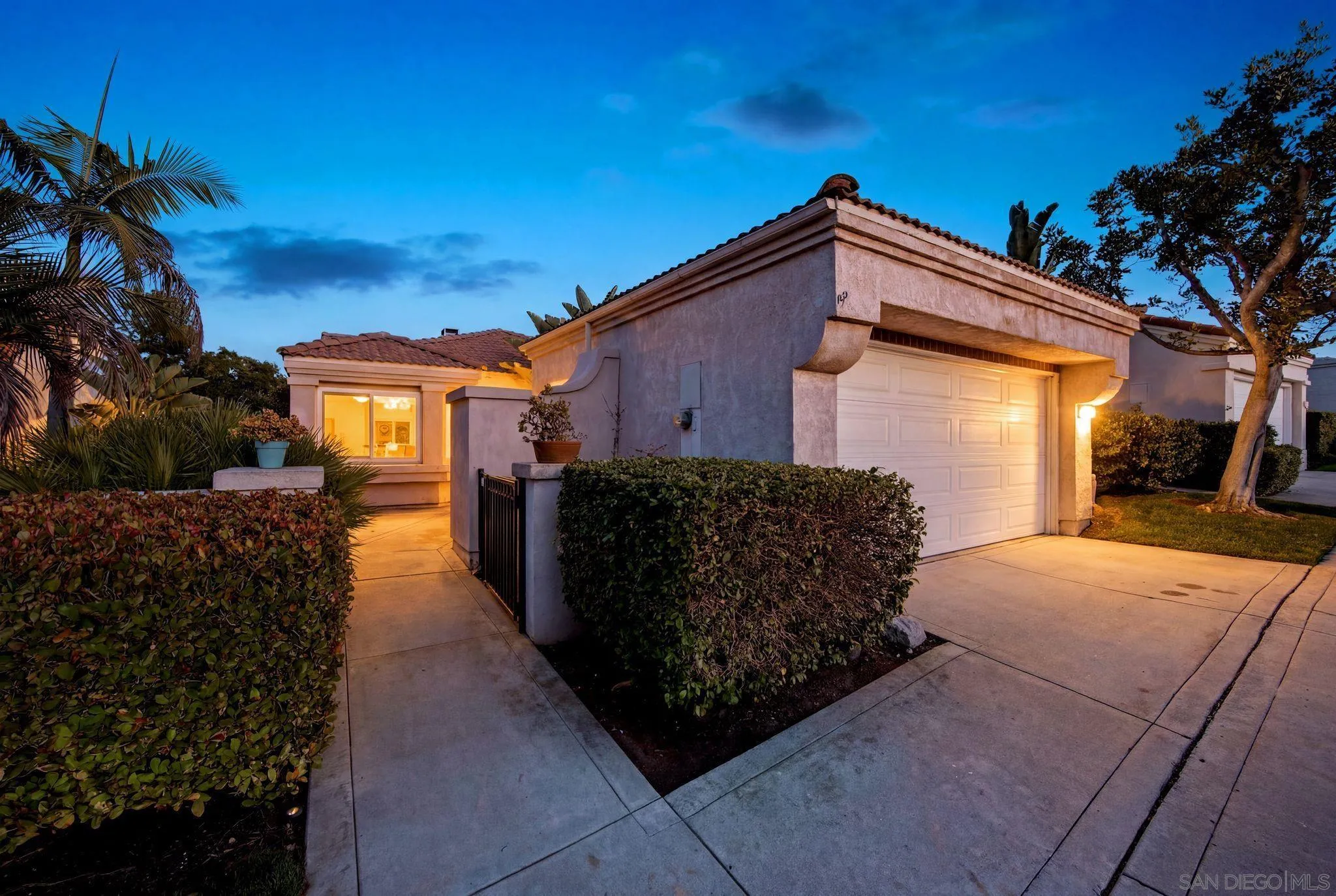 https://cdn.realtyfeed.com/cdn/127/260017161/a2e7899b6461578110a07180dfca87c7.webp
