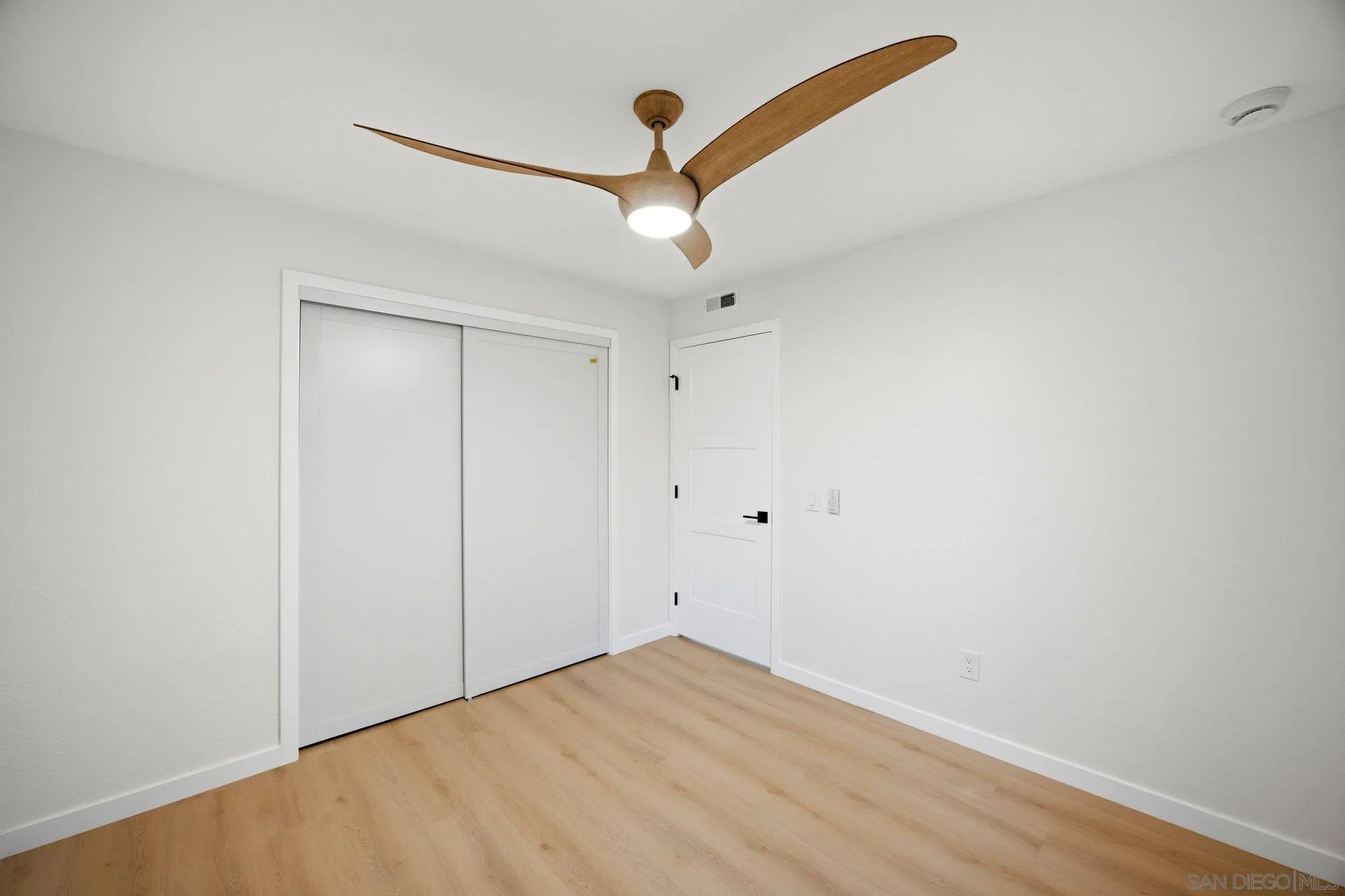 https://cdn.realtyfeed.com/cdn/127/260017161/bd748cd9cc27f8dd187a2e02985ae0c9.webp