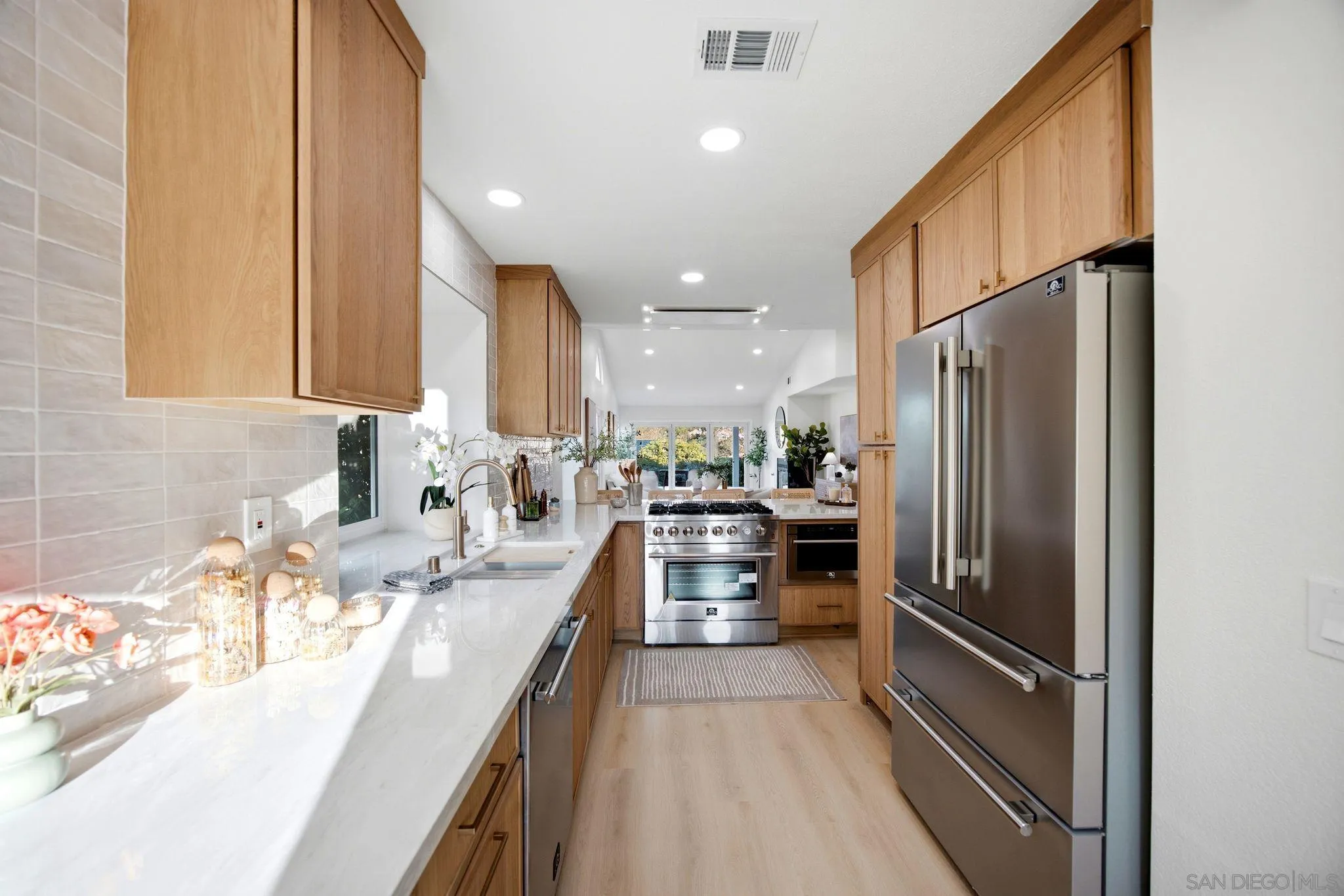 https://cdn.realtyfeed.com/cdn/127/260017161/cb9c46faa84c984af5c7b40742a4d544.webp