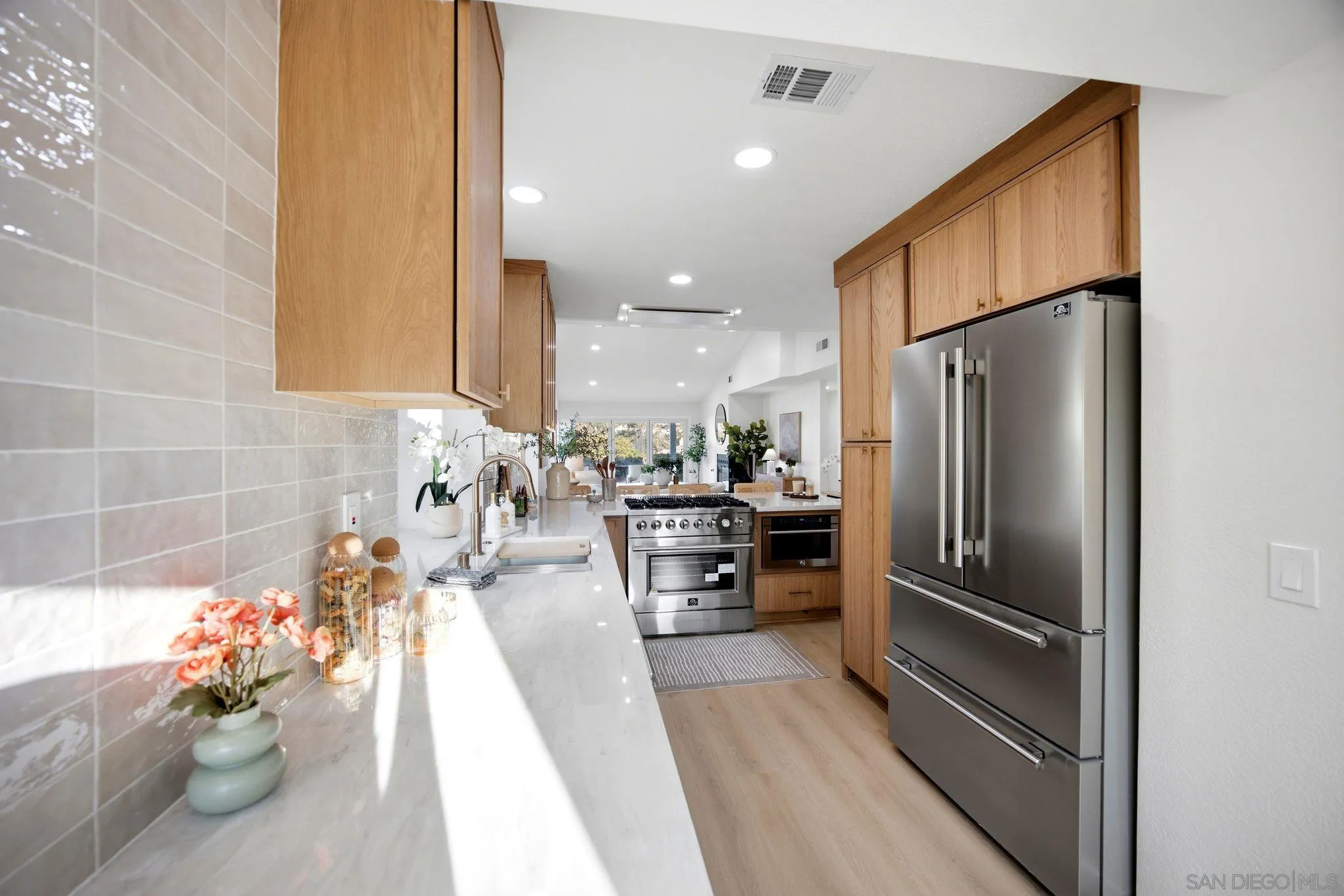 https://cdn.realtyfeed.com/cdn/127/260017161/d7d211f7b8d9120419bd0f62813c7191.webp