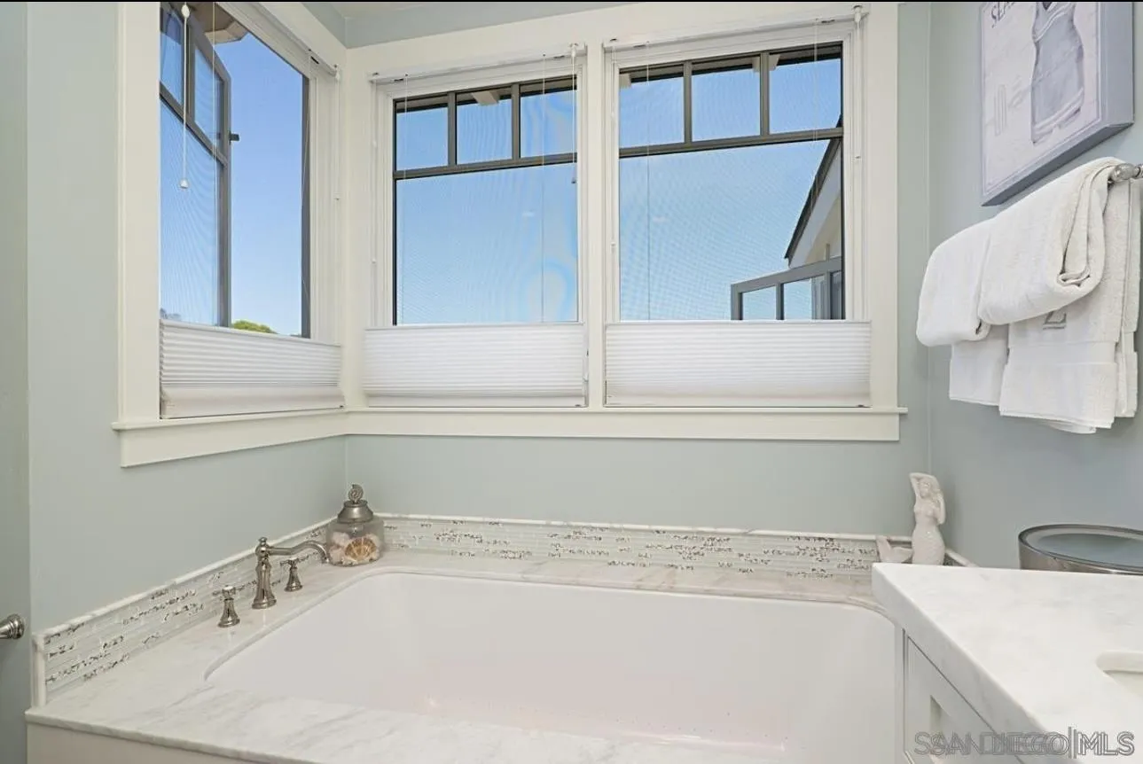https://cdn.realtyfeed.com/cdn/127/260017176/c58d6661c7b11b043a2c111361ab3bc5.webp