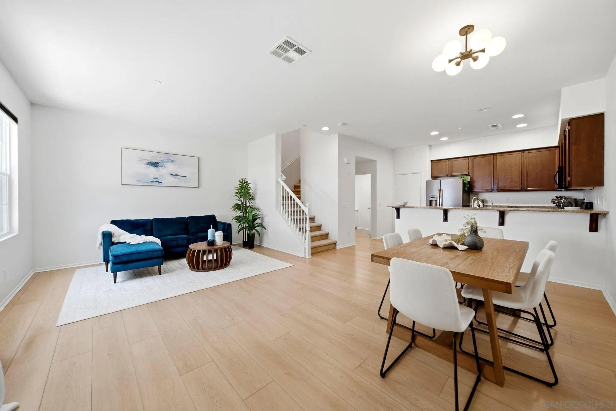 Photo #2: 260017179 Listing: Photo #2