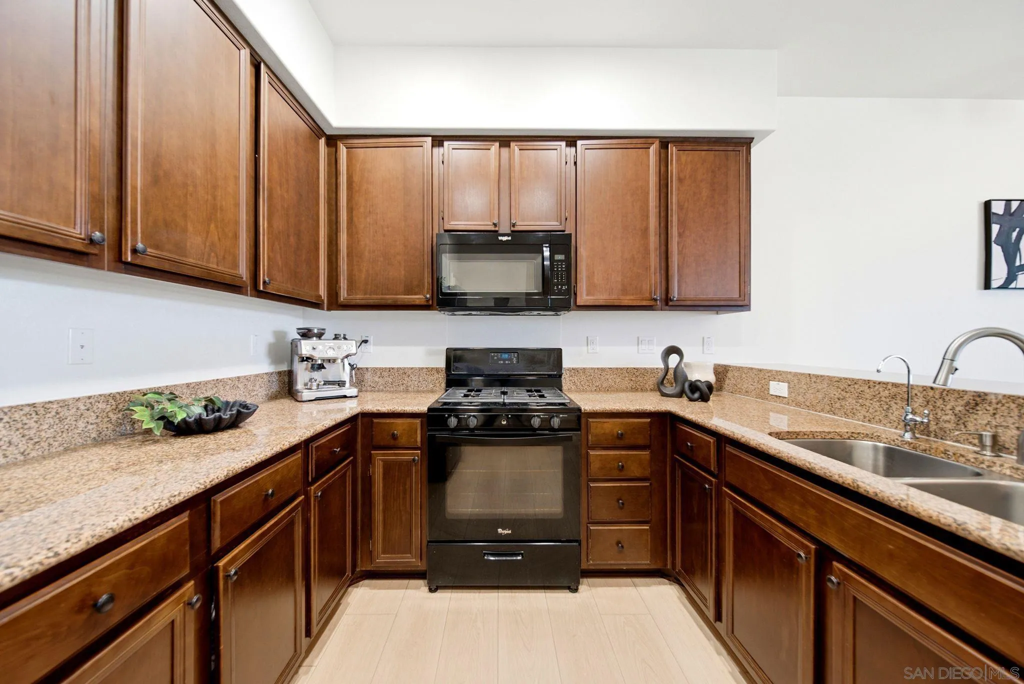 Photo #4: 260017179 Listing: Photo #4