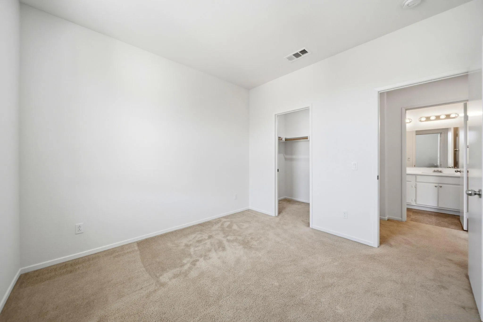 Photo #8: 260017179 Listing: Photo #8