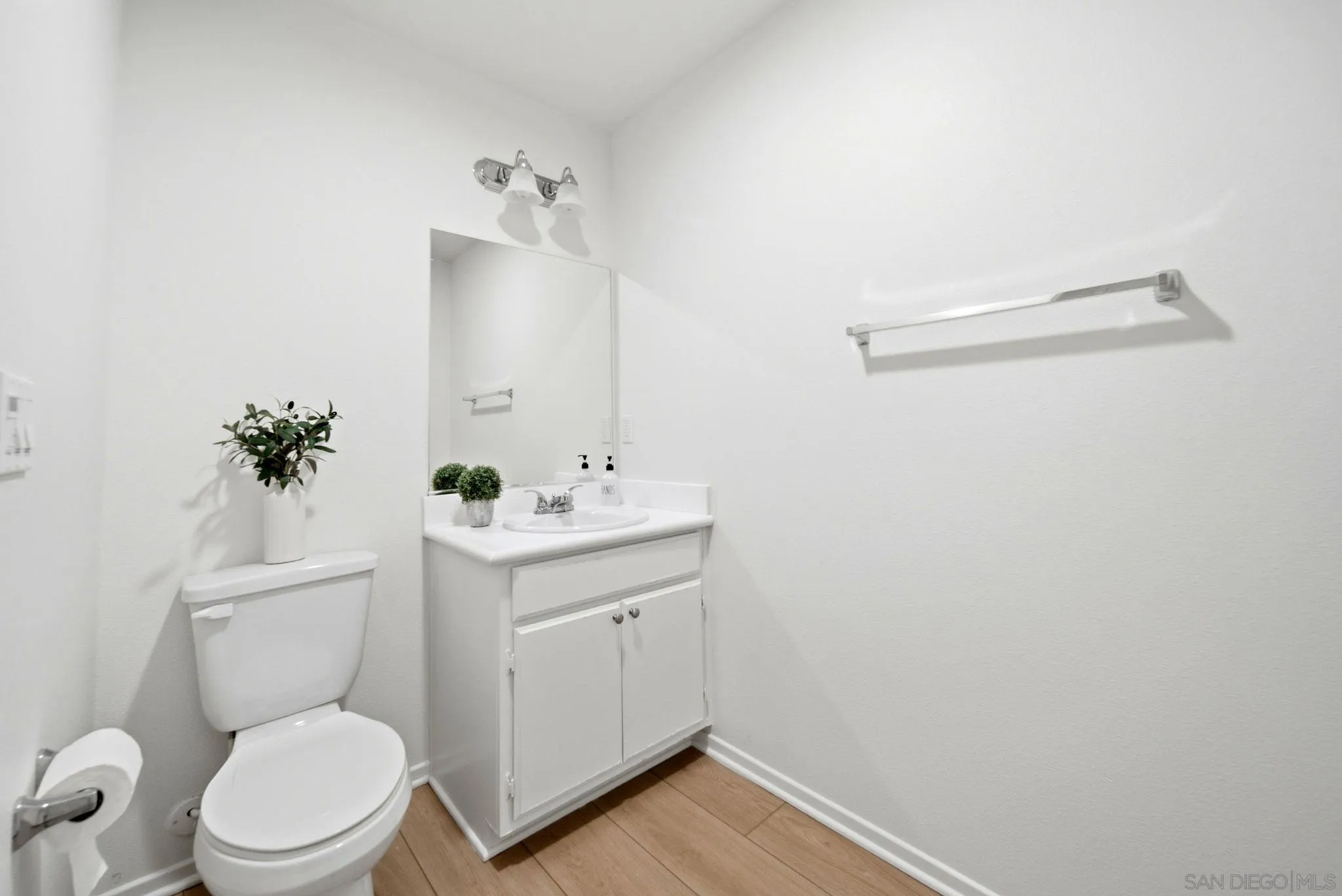 Photo #5: 260017179 Listing: Photo #5