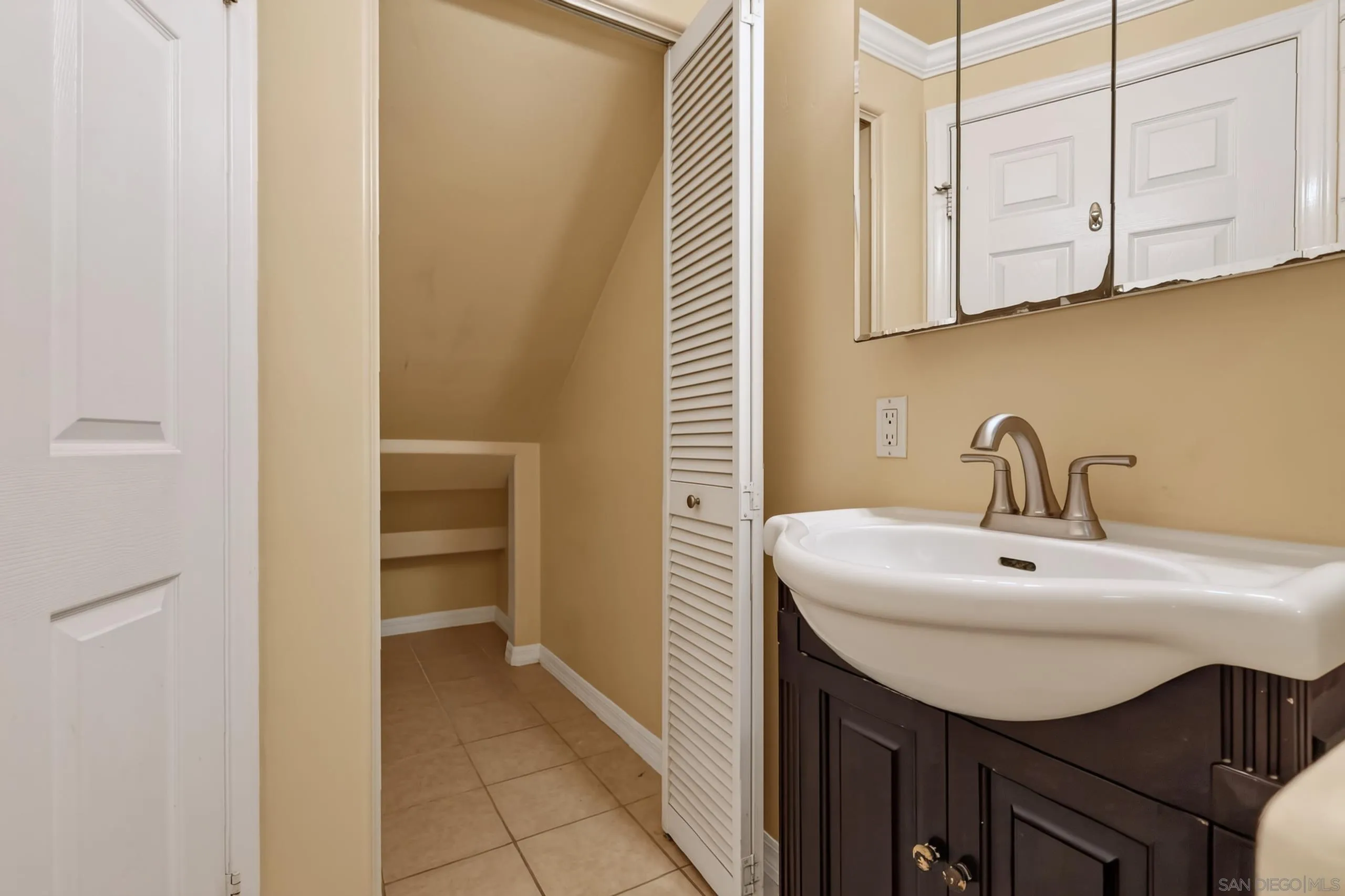 Photo #12: 260017186 Listing: Photo #12